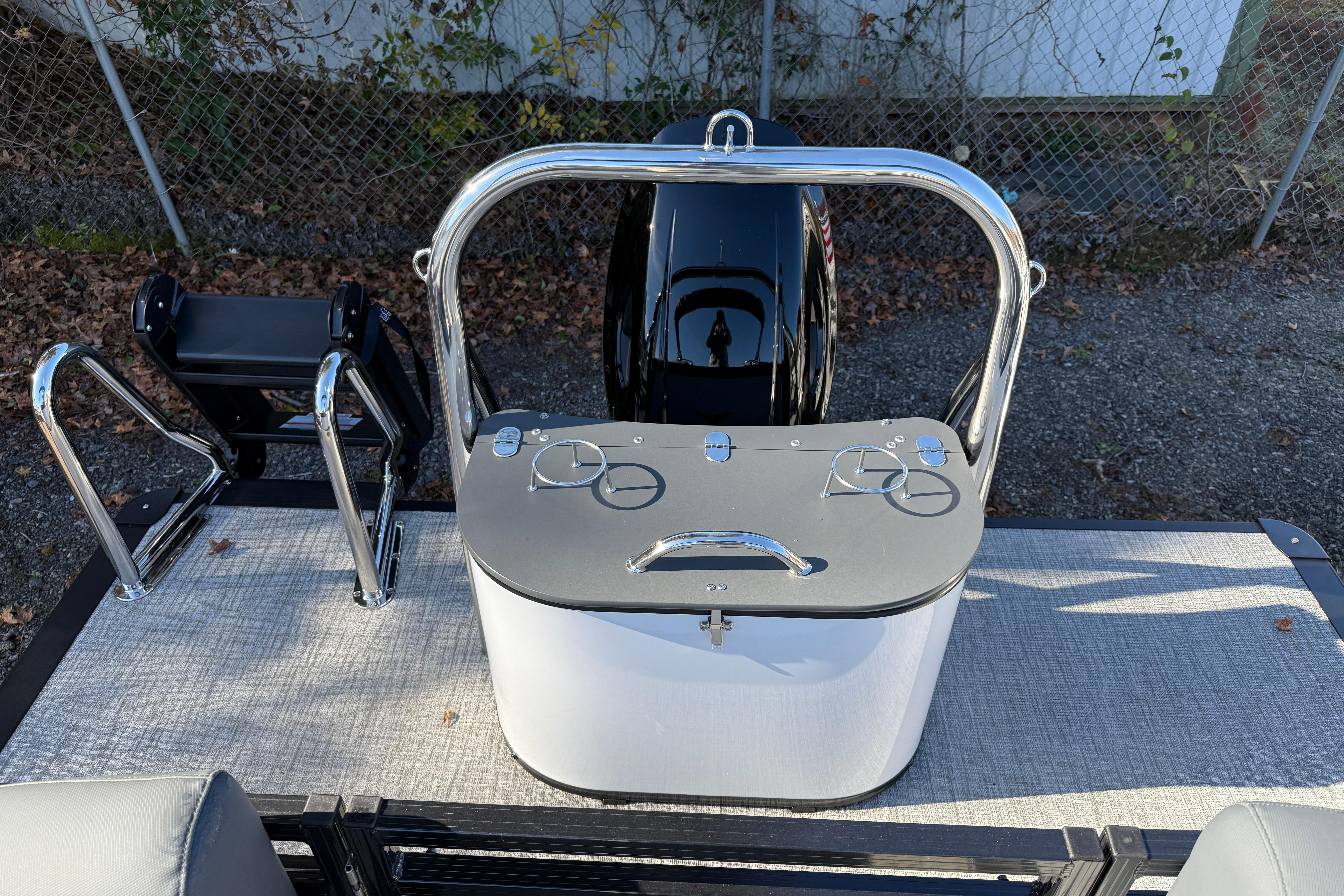 2026 Tahoe Pontoon LTZ Quad Lounger with sleek design and modern features.