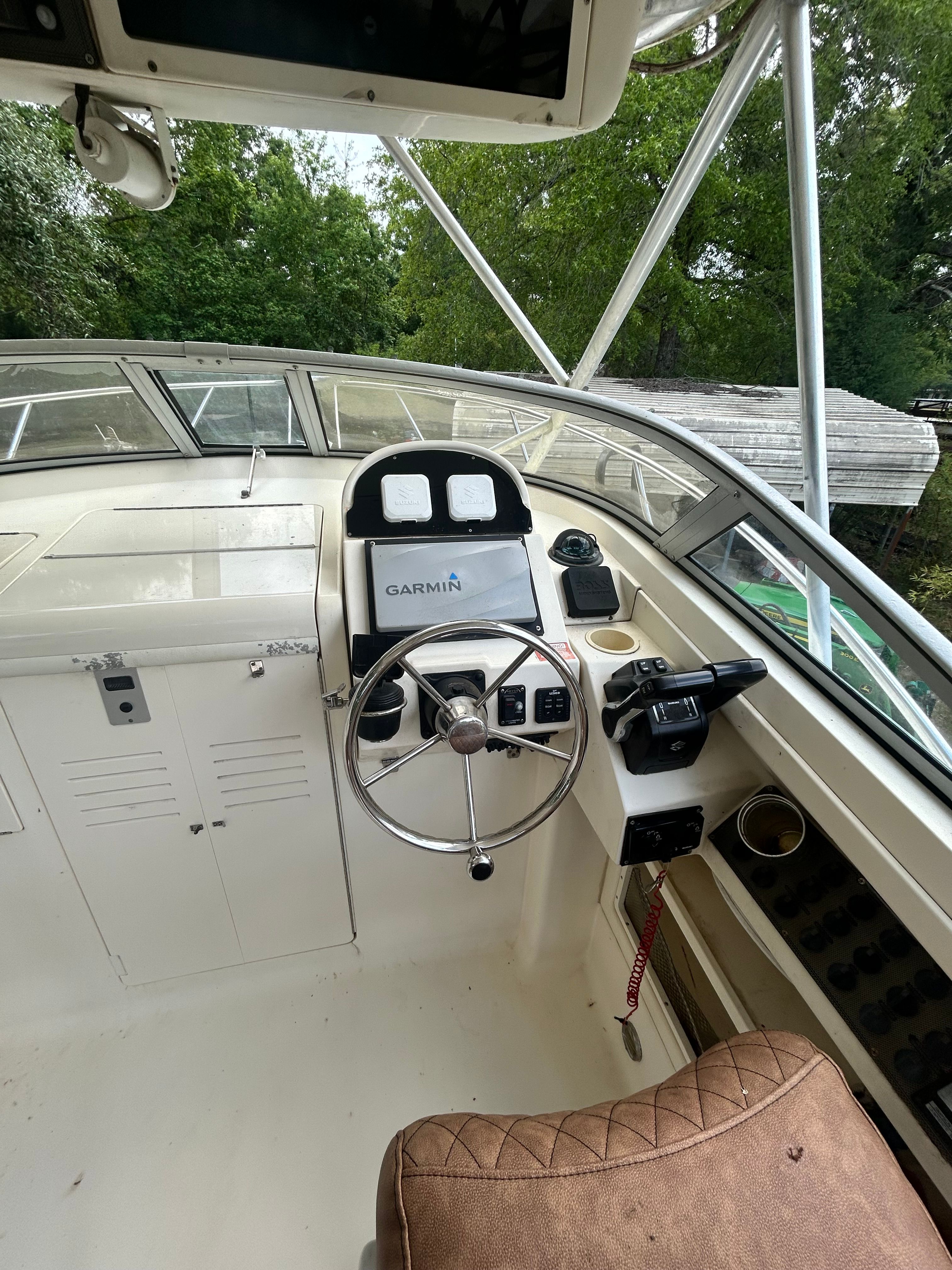 The image shows the helm of a 2003 Scout 280 Abaco boat with a Garmin navigation system.