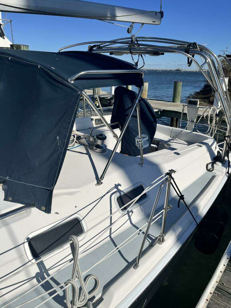2003 Hunter 356 - Image 5