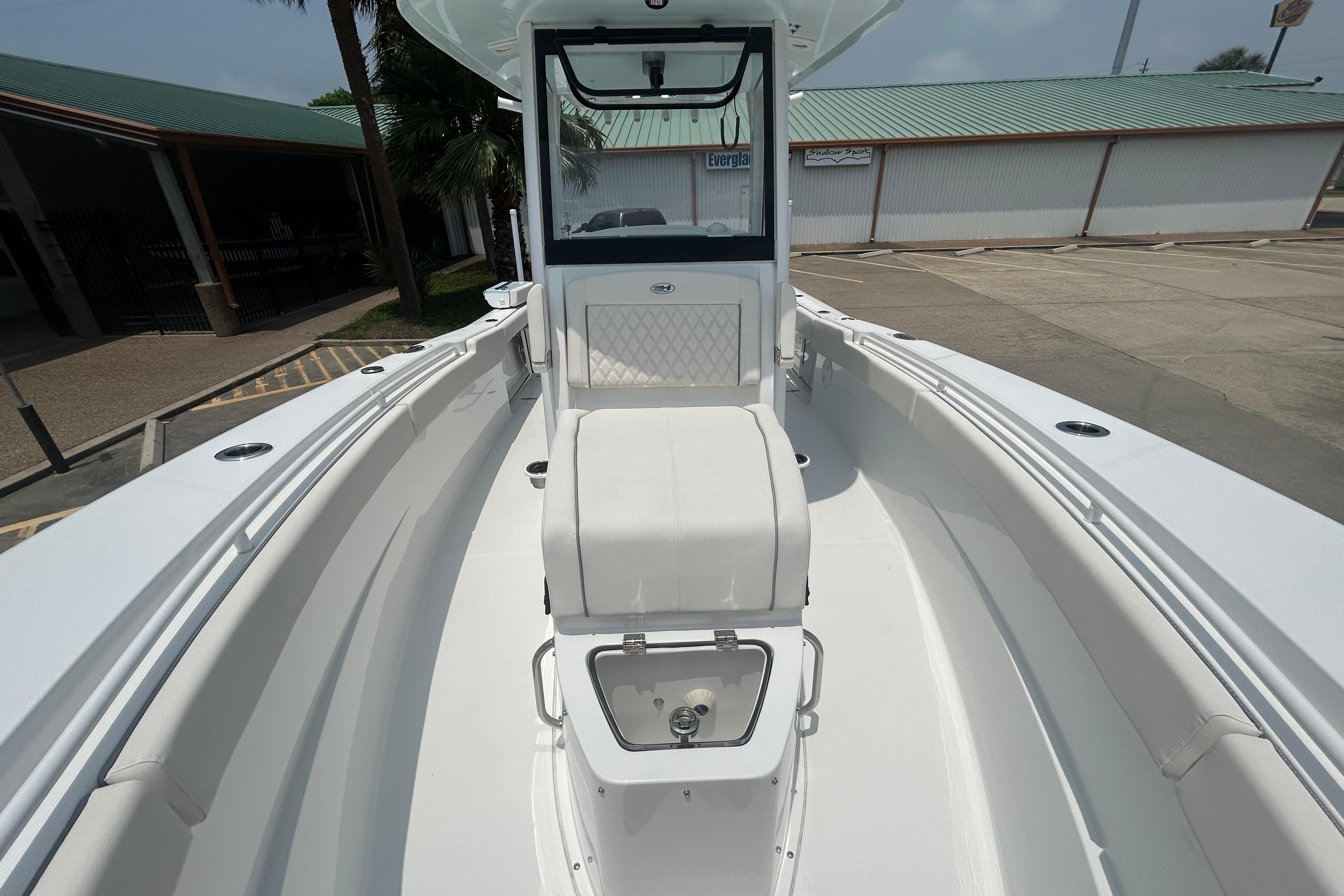 2026 Sea Hunt Gamefish 27 Coffin Box boat interior, featuring spacious seating and sleek design.