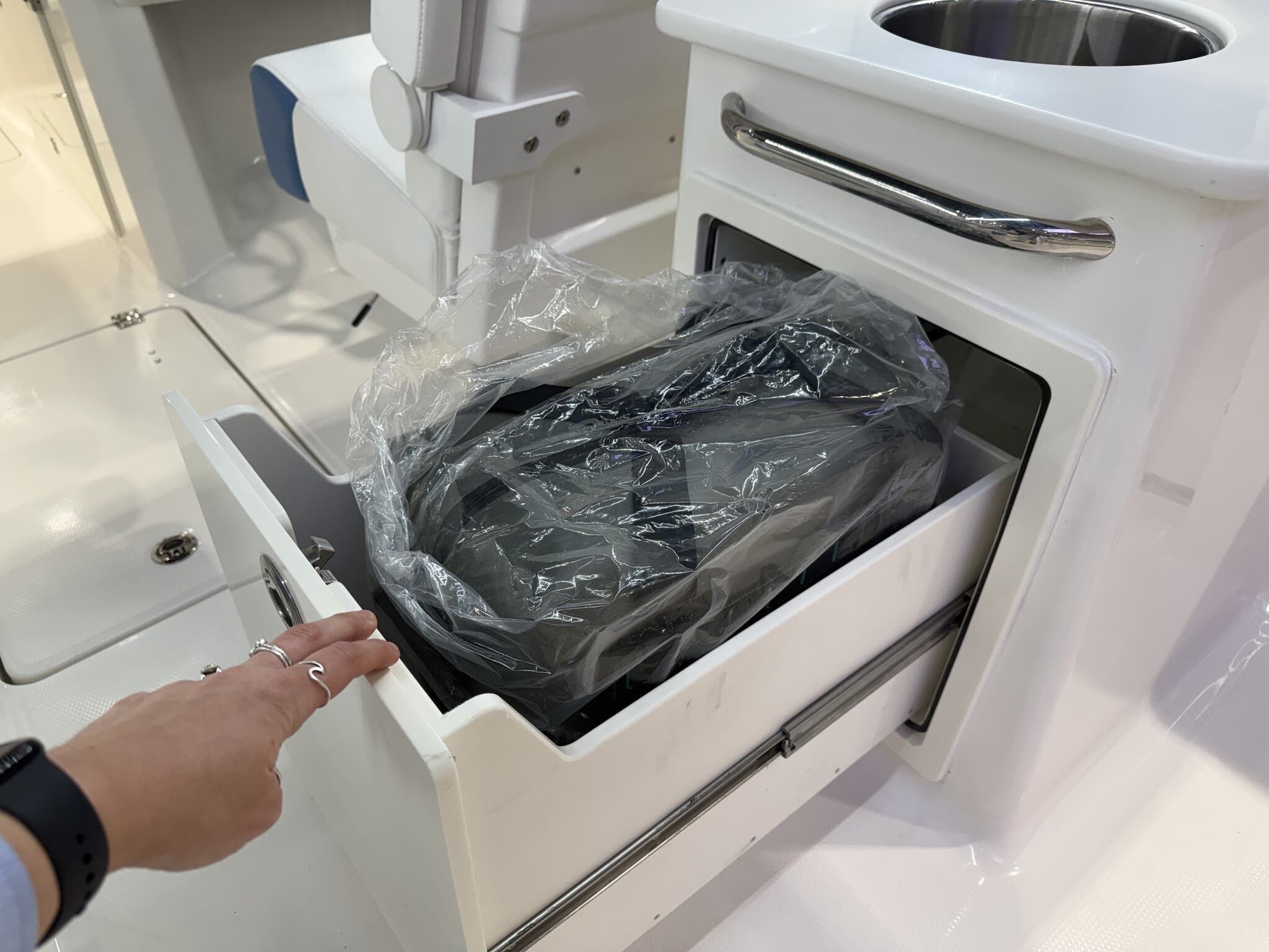 2026 Robalo Dual Console R 257 - 4