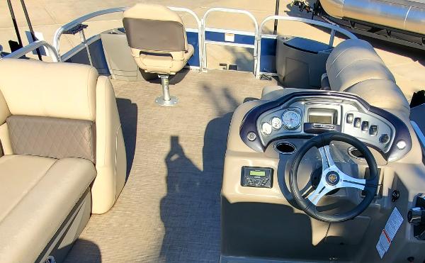 2023 Sun Tracker Party Barge 22 XP3 interior with steering console and seating.