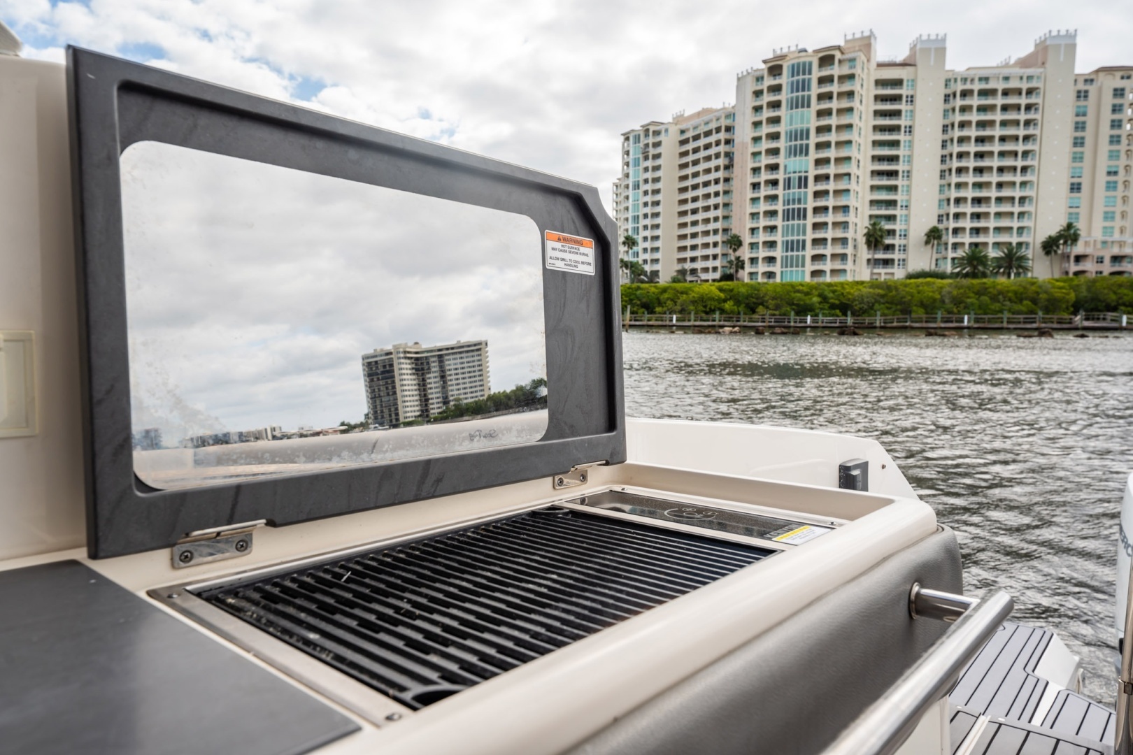 2021 Sea Ray Sundancer 320 Outboard - Image 14