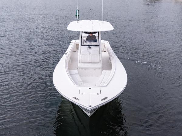 2025 Regulator 28 boat on calm water, front view.