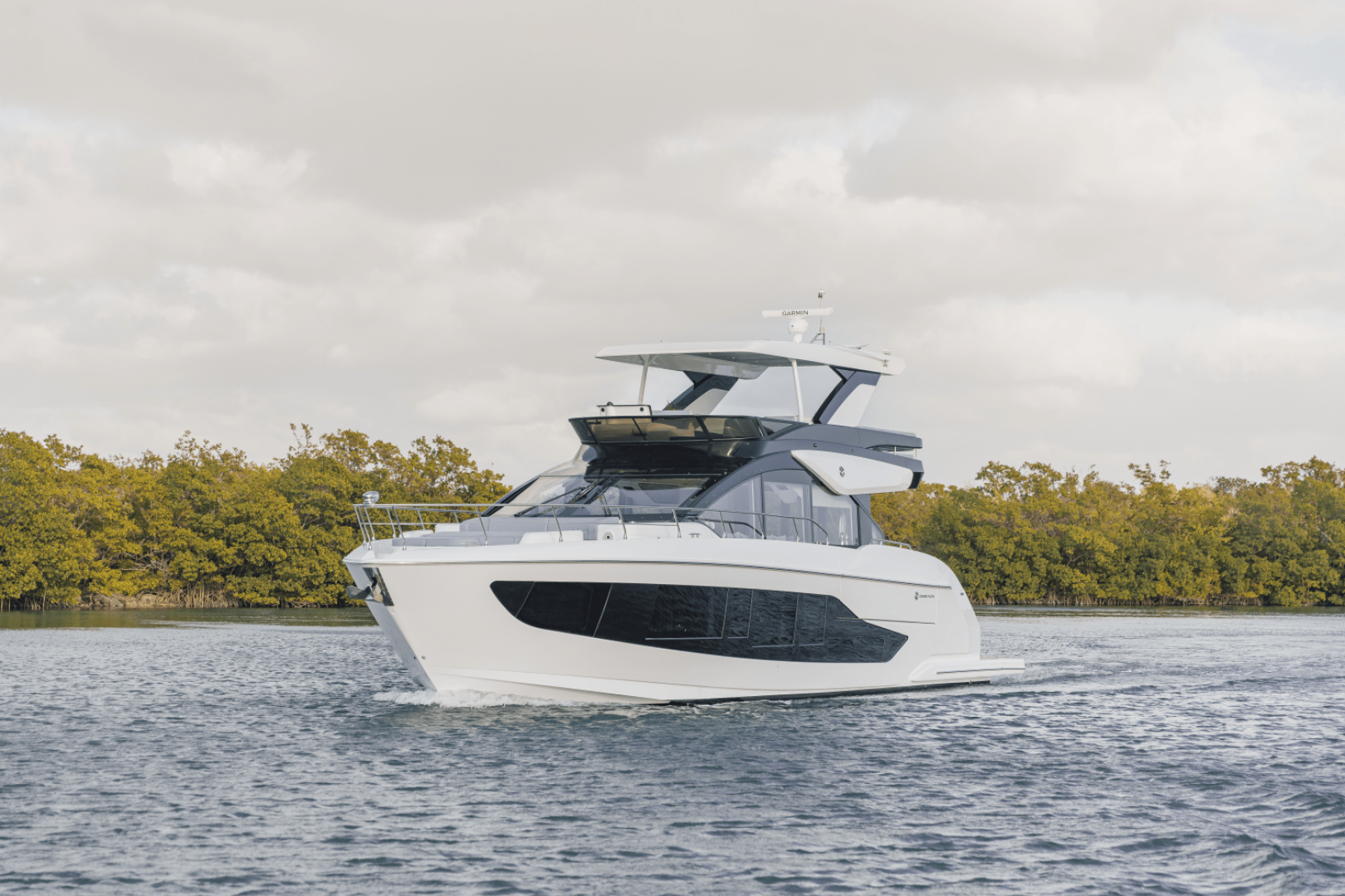 2027 Cruisers Yachts 57 FLY - Image 30