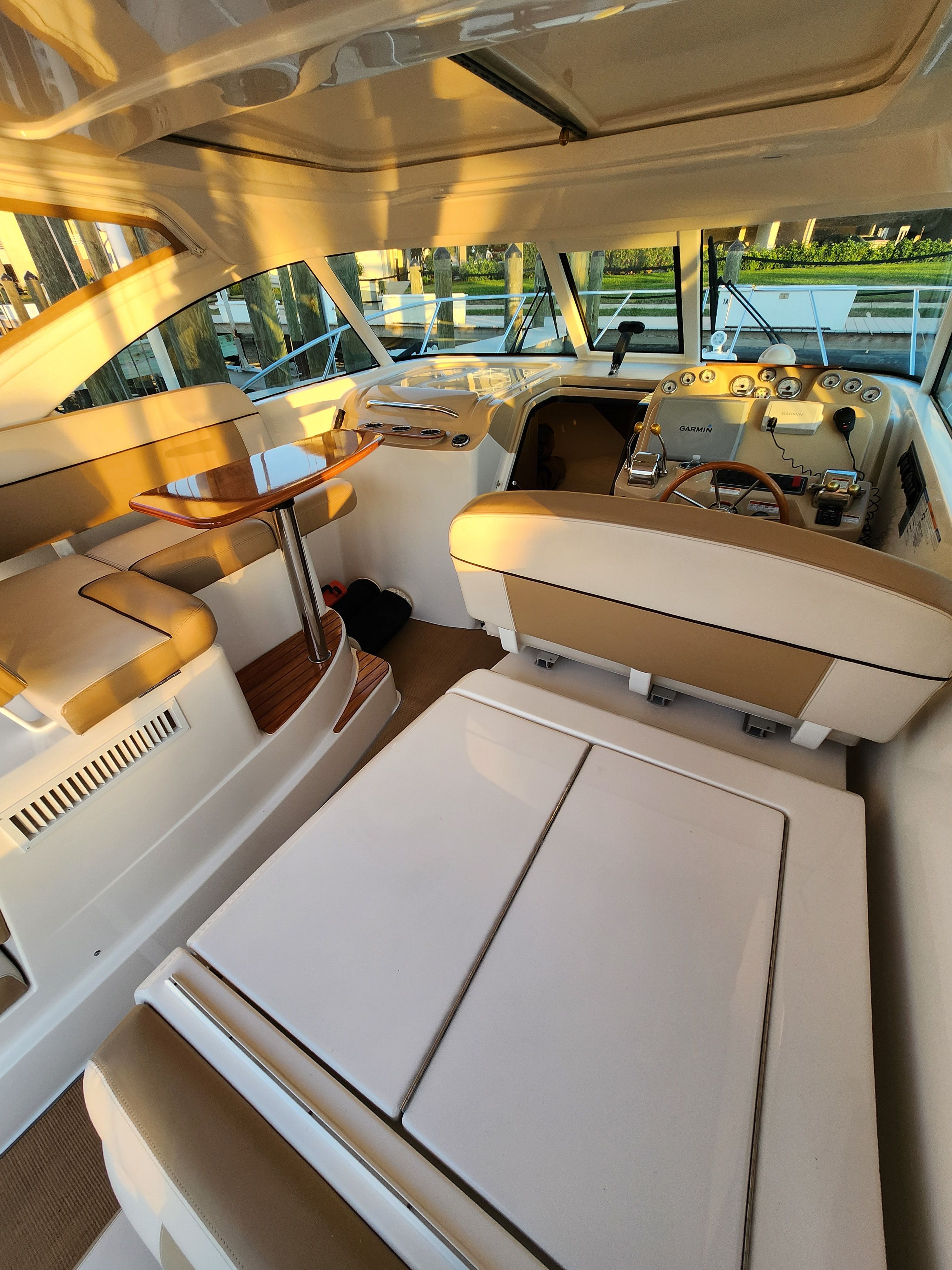 2014 Tiara Yachts 3100 Coronet - 9