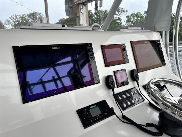 2020 Front Runner 39 Center Console dashboard with navigation screens and controls.