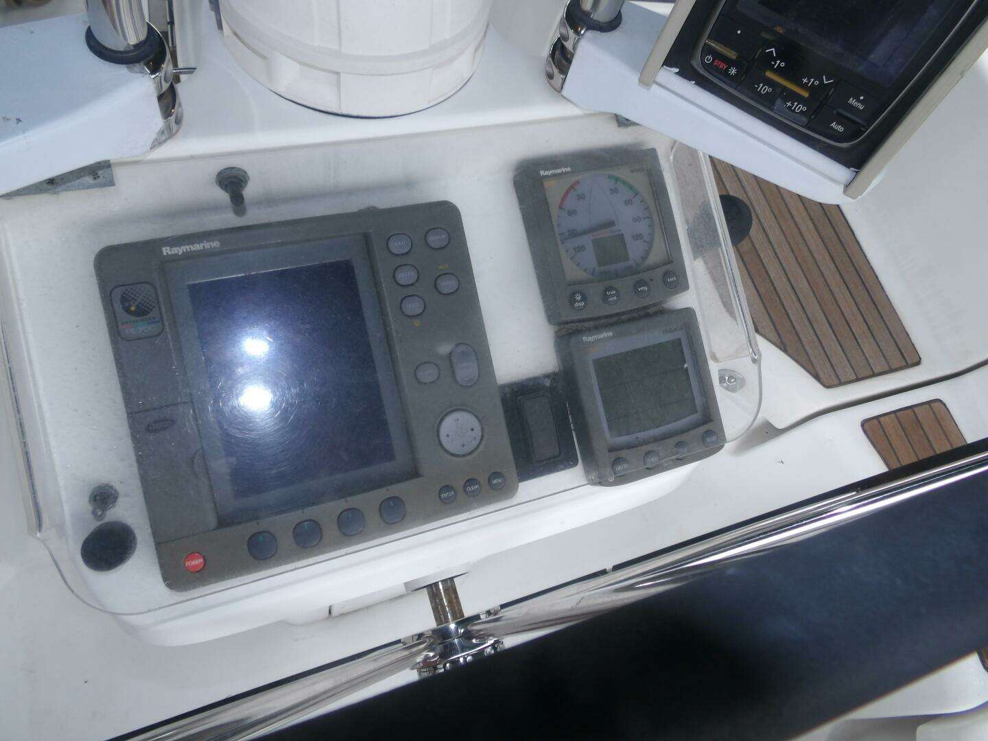 2004 Beneteau 423 - Image 11