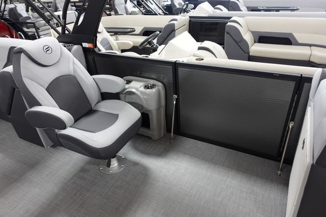 2025 Flagship Pontoons D25CU XT Tritoon - 13