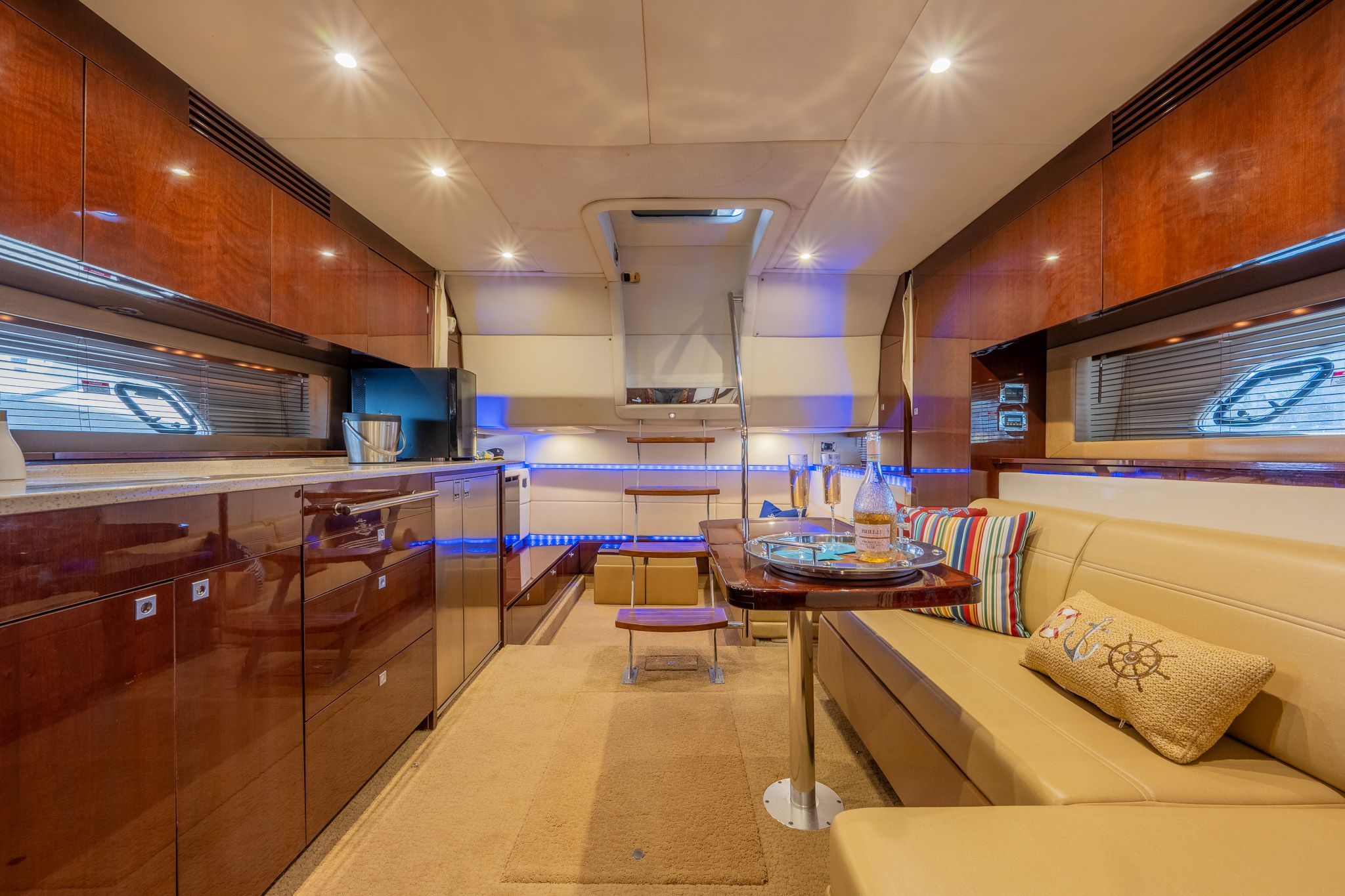 2010 Sea Ray 450 Sundancer - 26