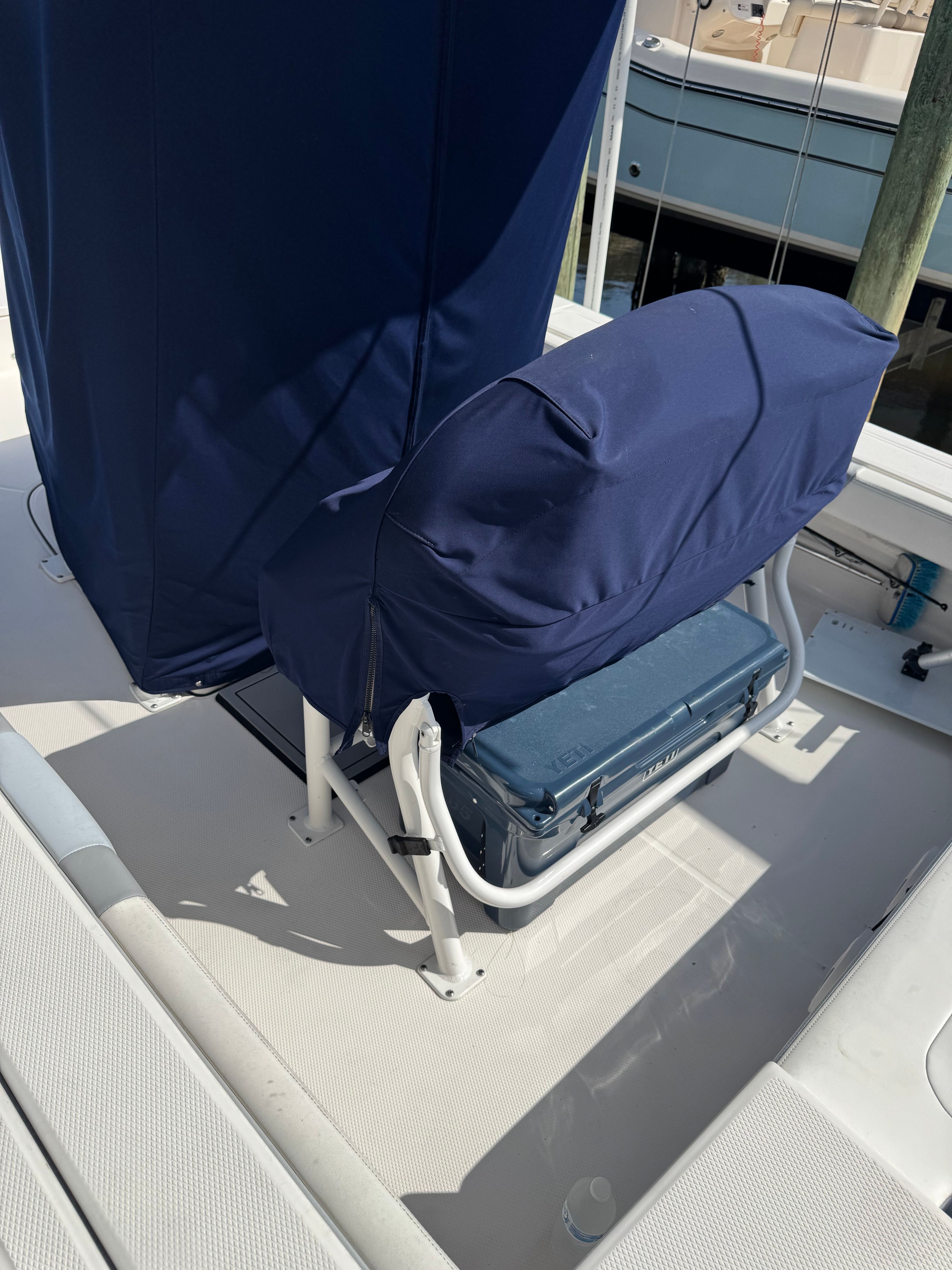 2023 Robalo 246 Cayman - 17