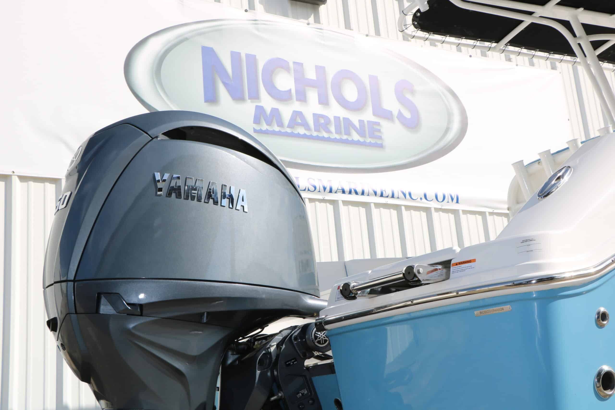 2026 Robalo R200 Center Console - 10