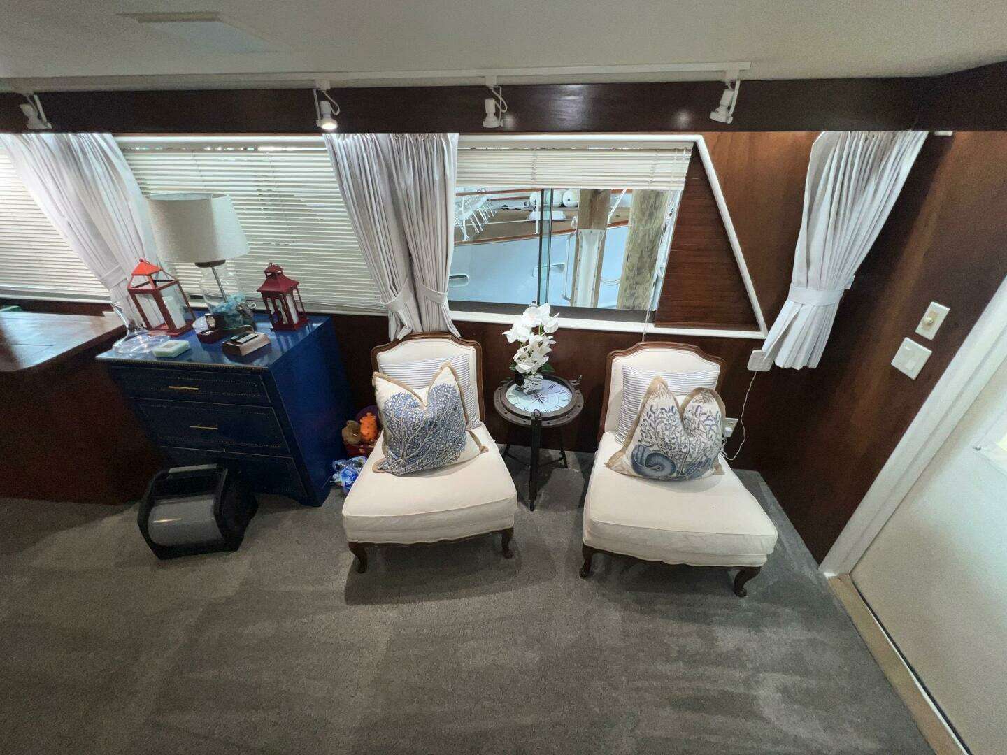 1988 Hatteras Motor Yacht - Image 23