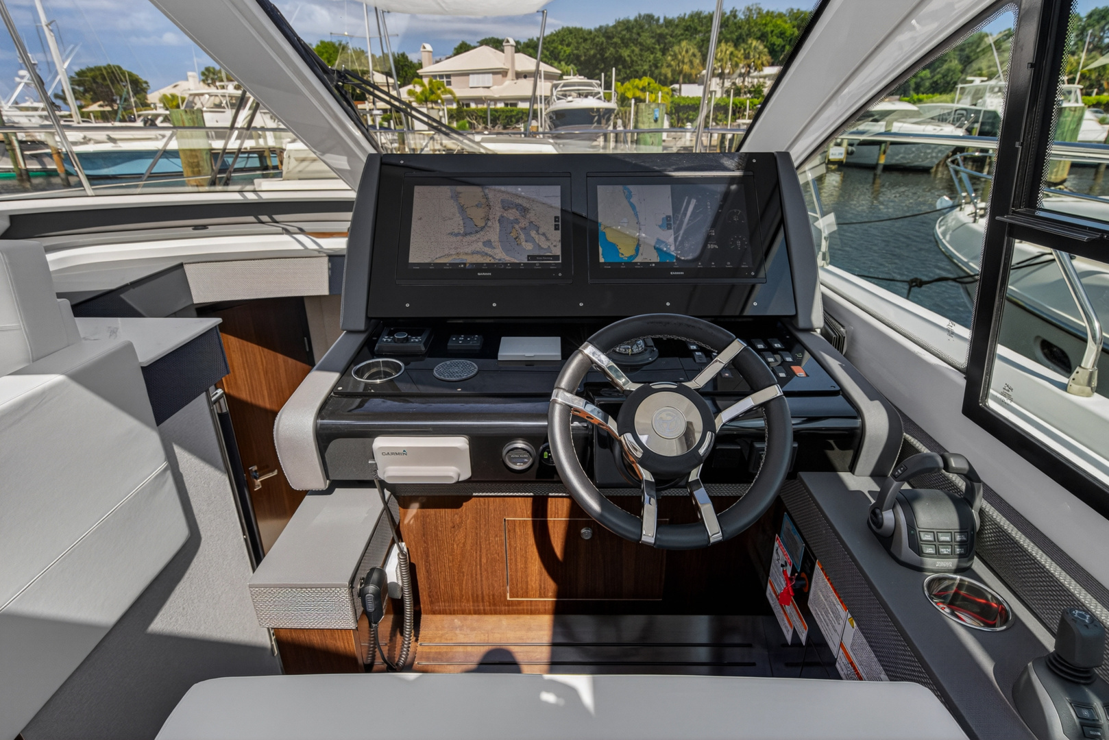 2023 Cruisers Yachts 50 CANTIUS - Image 53