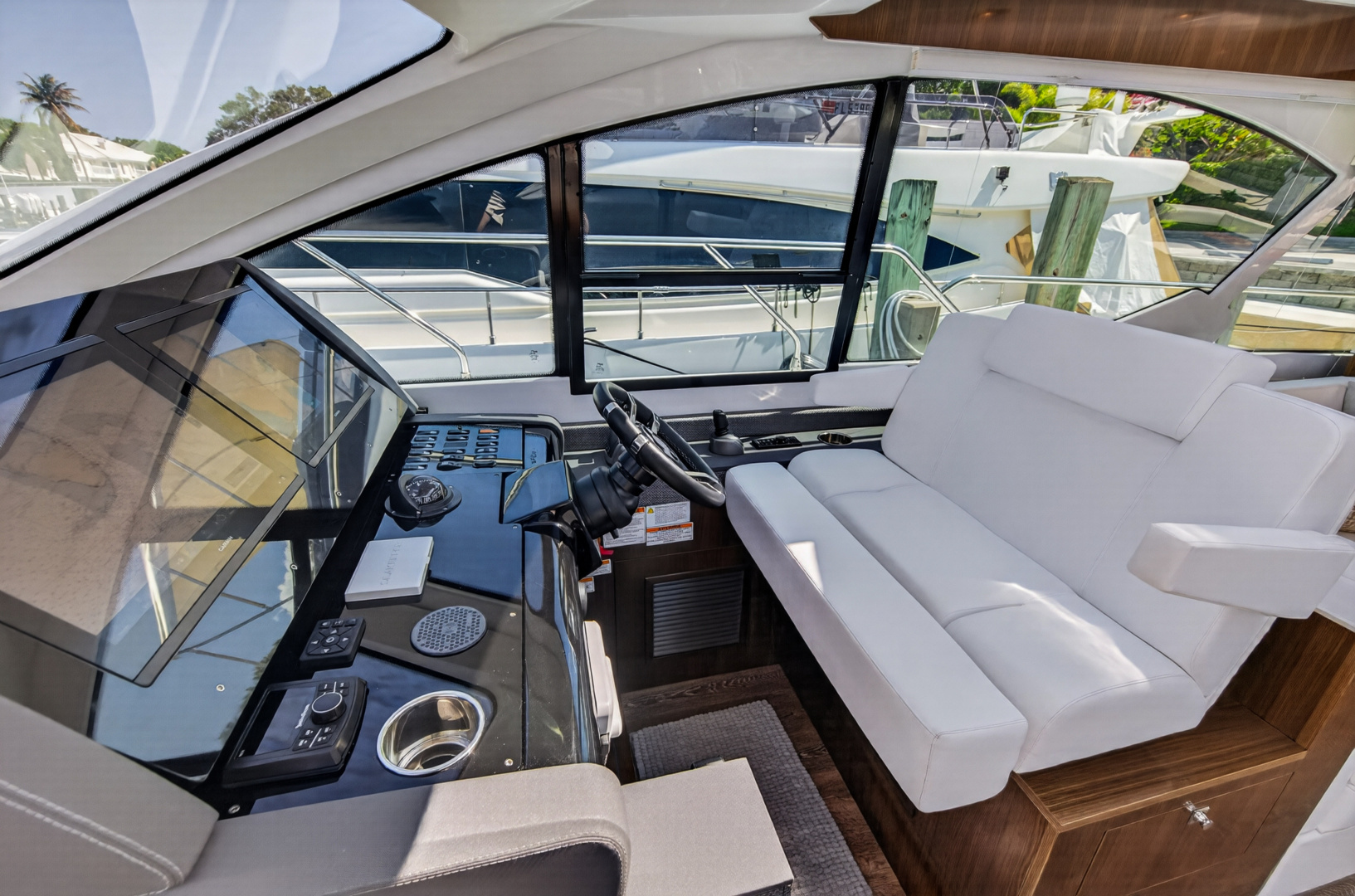 2023 Cruisers Yachts 50 CANTIUS - Image 51