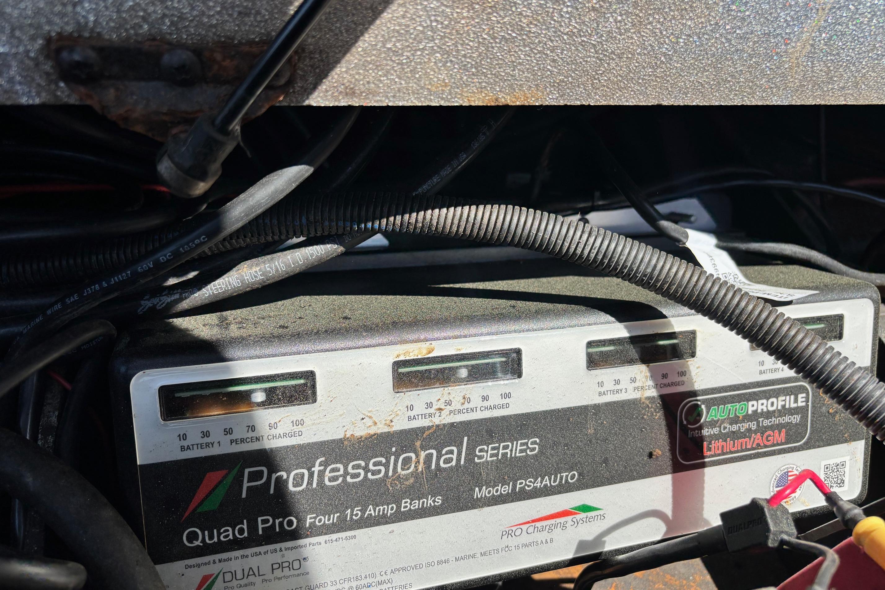 Battery charger in Ranger Z522 Comanche boat, model 2015.