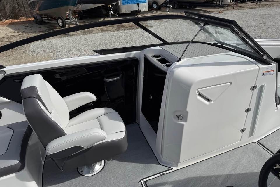 2026 Yamaha Boats AR250 interior with white seating and sleek design.