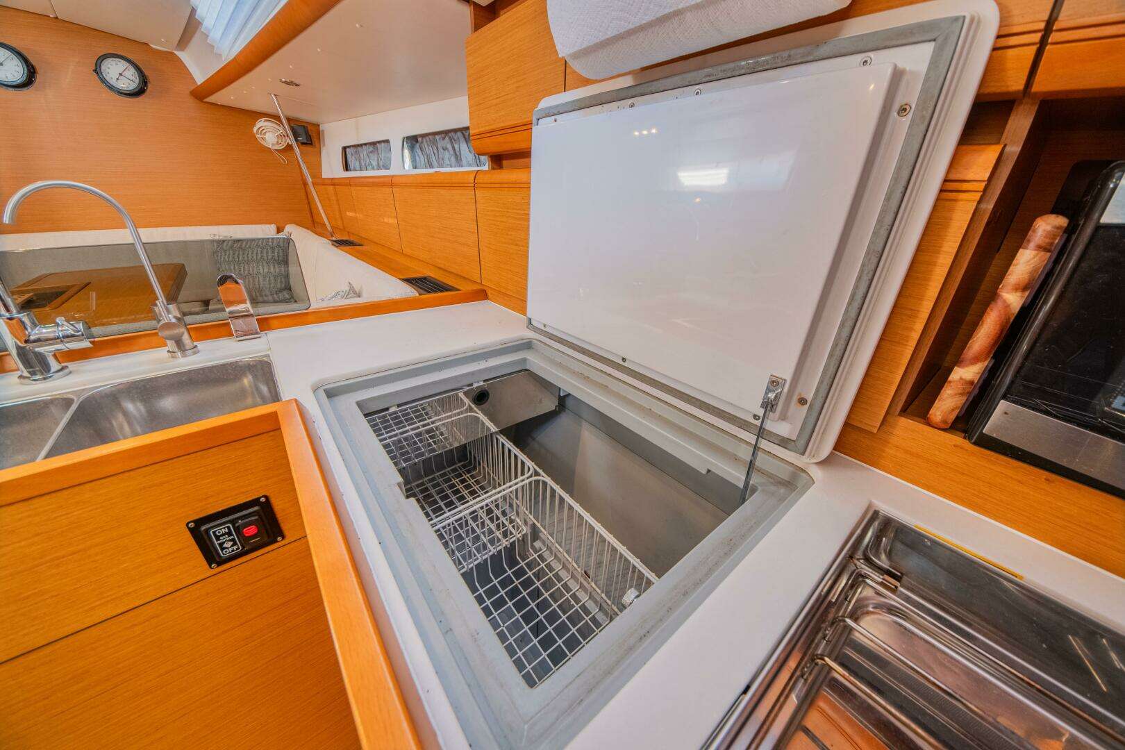 2016 Jeanneau 439 - Image 37