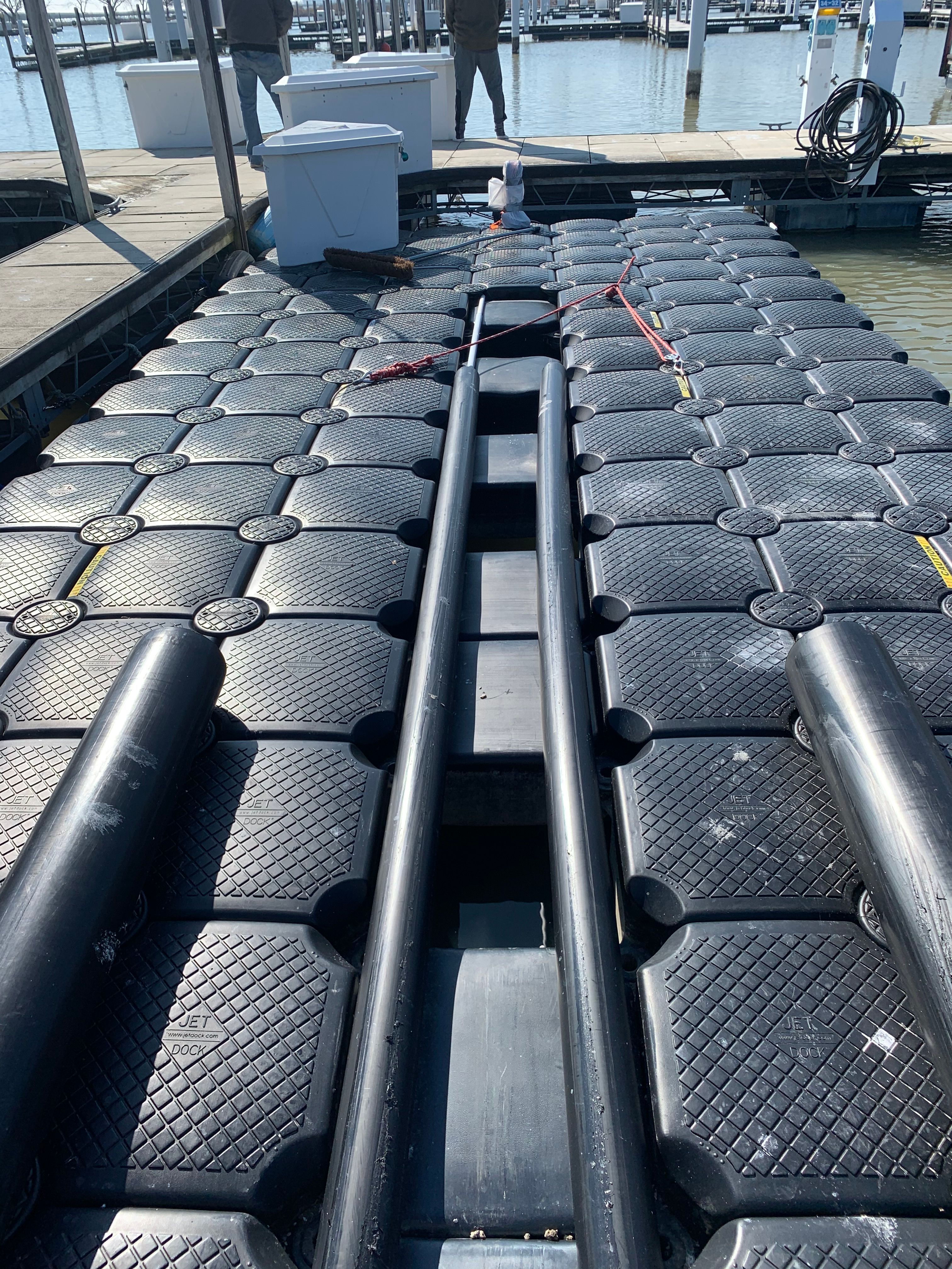 Floating boat dock with Yamaha AR250, 2021.