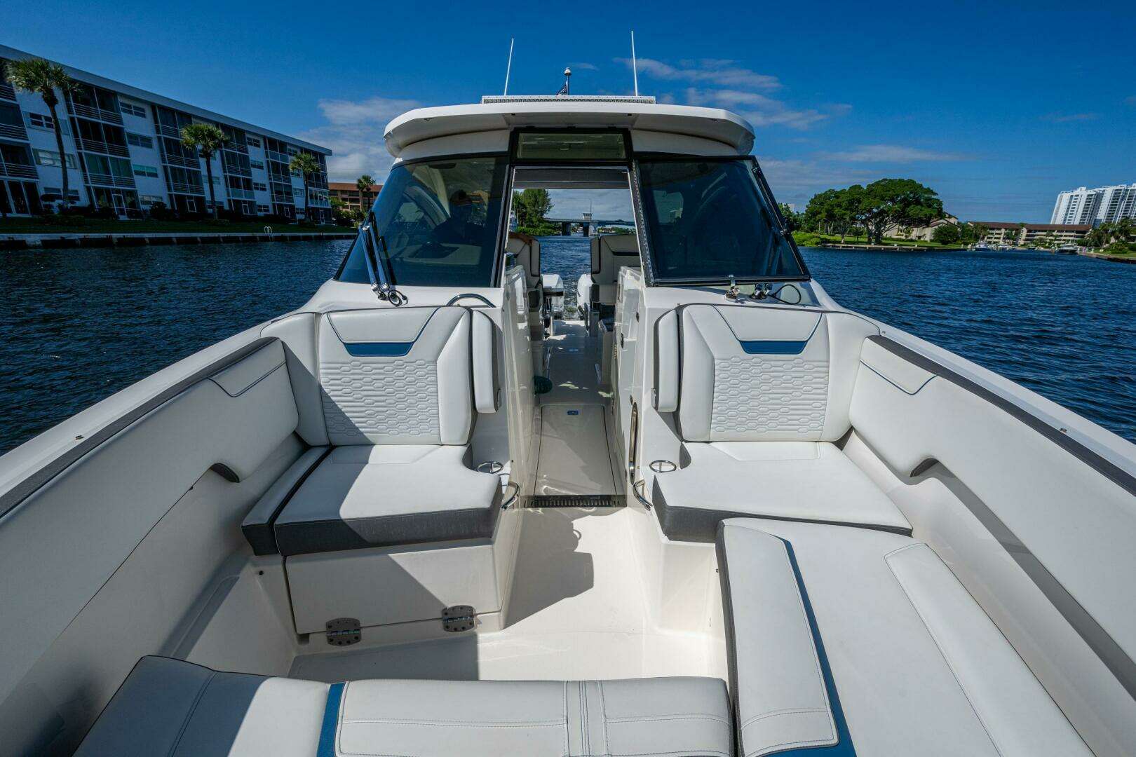 2021 Tiara Yachts 34 LX - Image 6