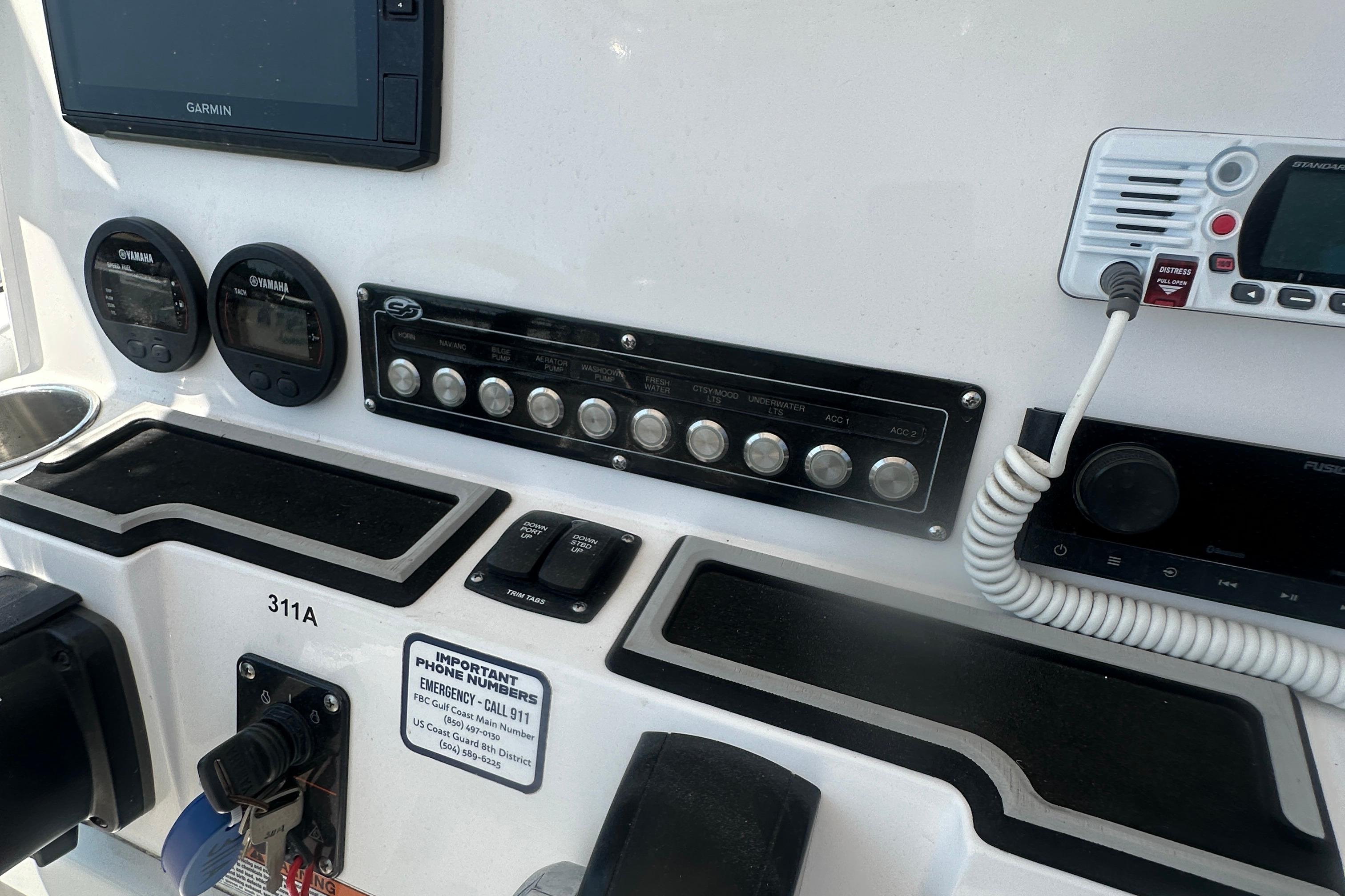 2023 Sea Fox 228 Commander dashboard with Garmin and Yamaha controls.
