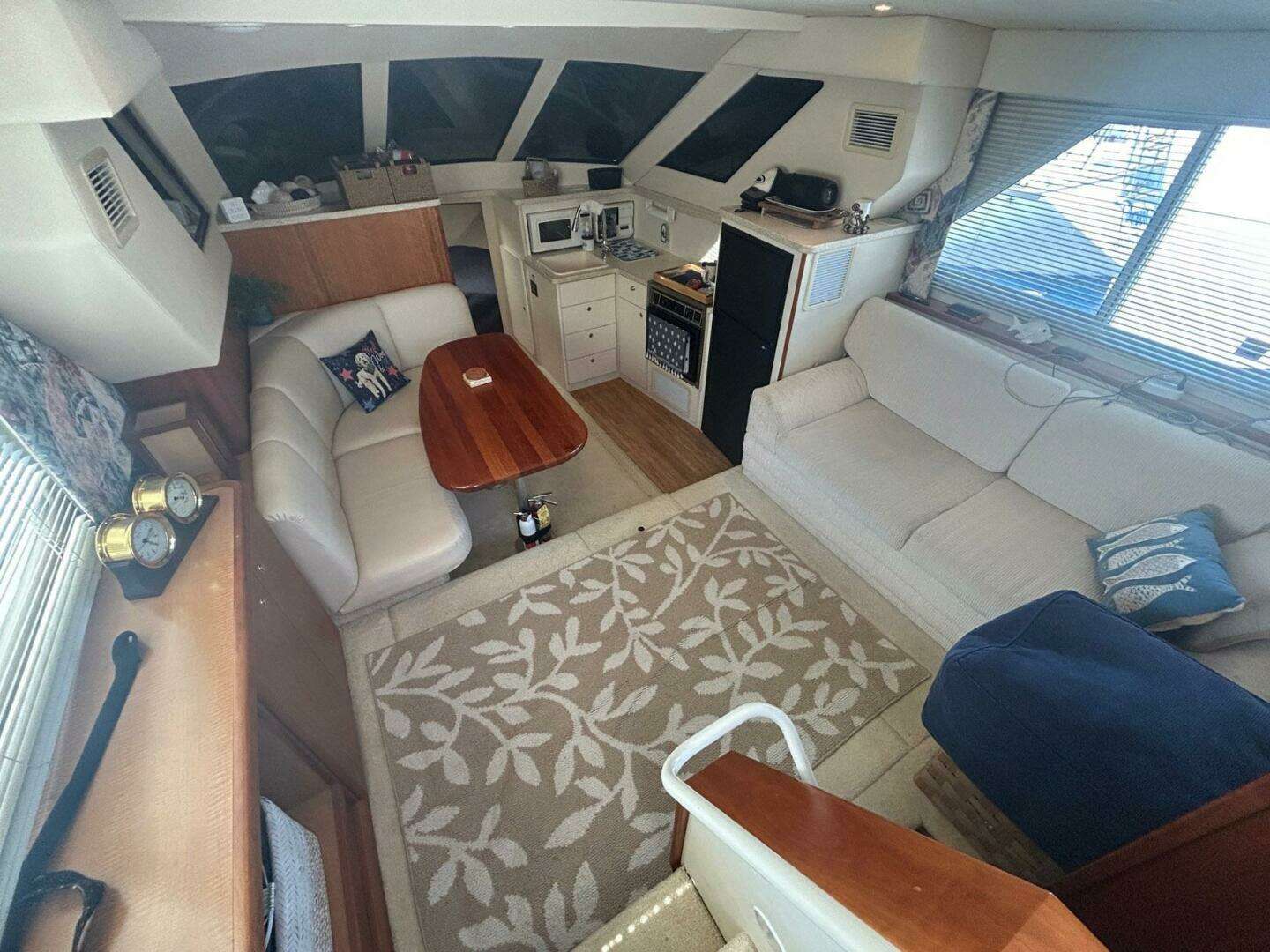 2000 Silverton 352 Motor Yacht - Image 22