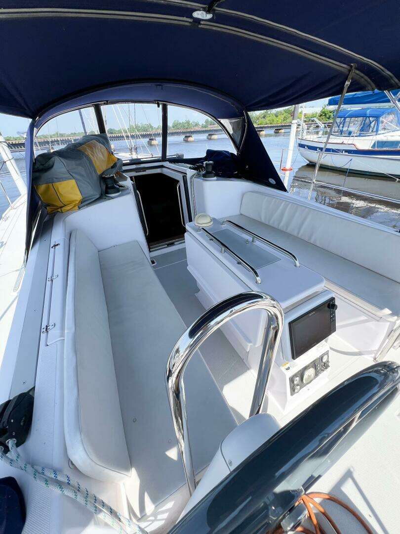 2019 Catalina 425 - Image 4