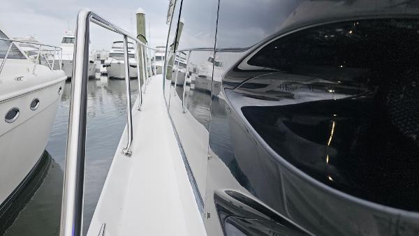 Side view of 2000 Carver 450 Voyager Pilothouse yacht docked at marina.