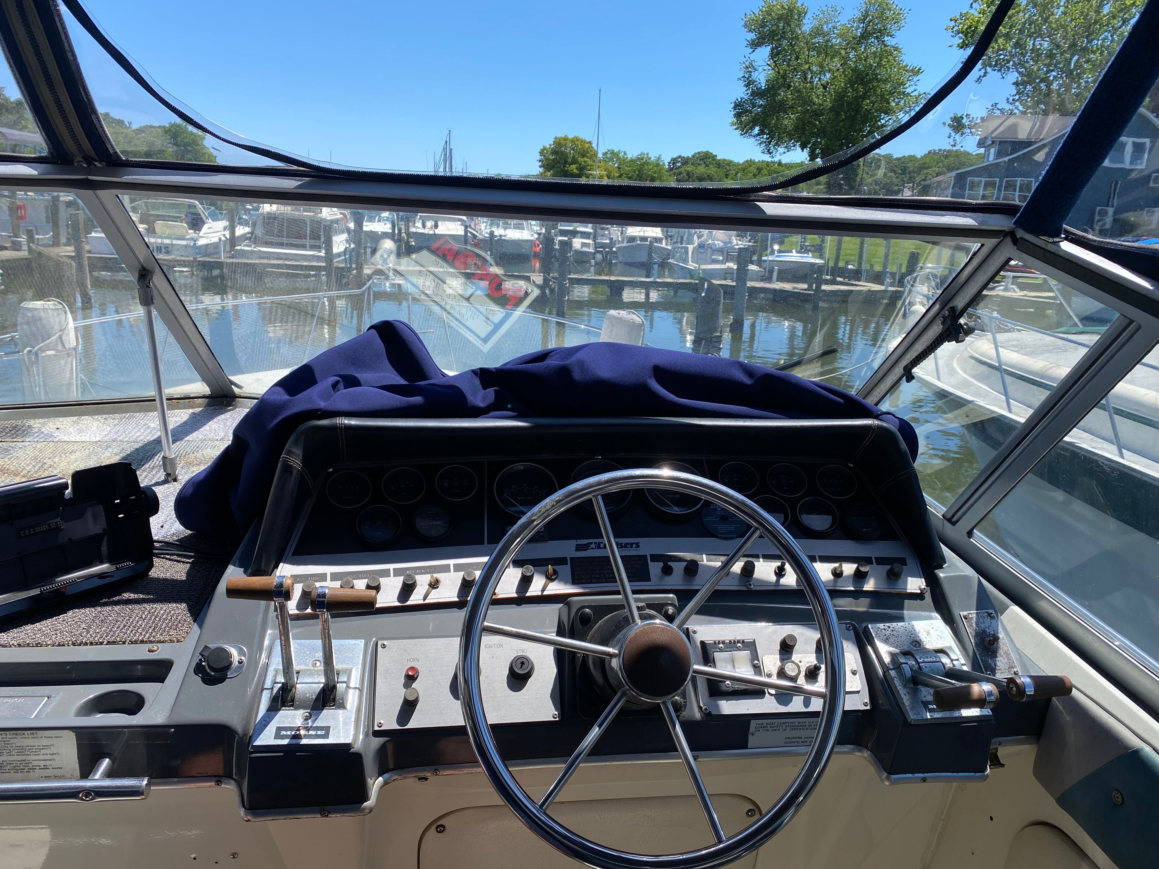 1986 Cruisers Yachts Esprit - 10