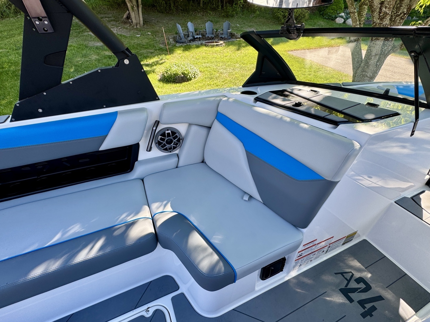 2022 Axis A24 - Image 23