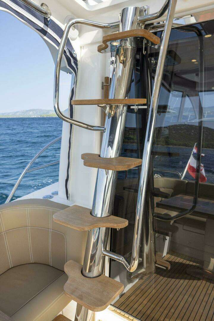 2025 Nimbus 405 Flybridge - Image 8