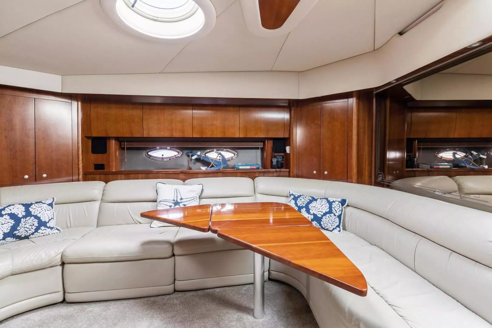 2007 Cruisers 520 Express - Image 21