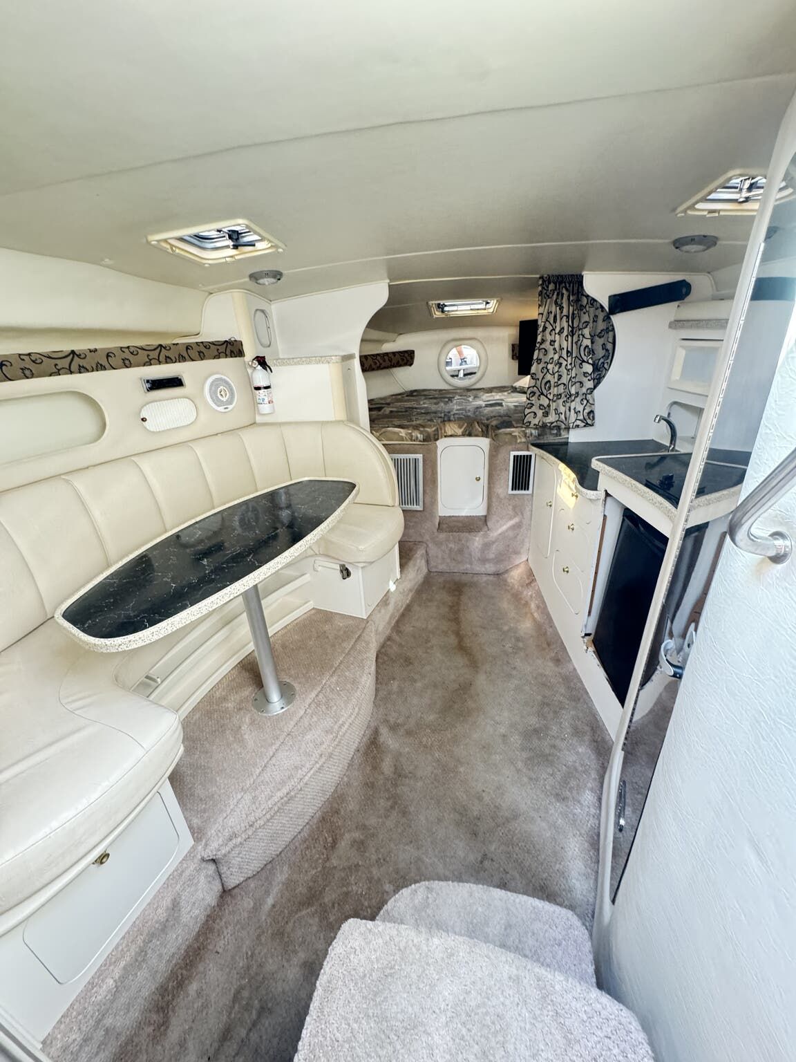 2000 Rinker Express Cruiser 310 Fiesta Vee - 14