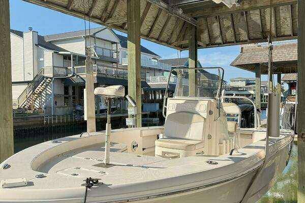 2016 Robalo 226 Cayman