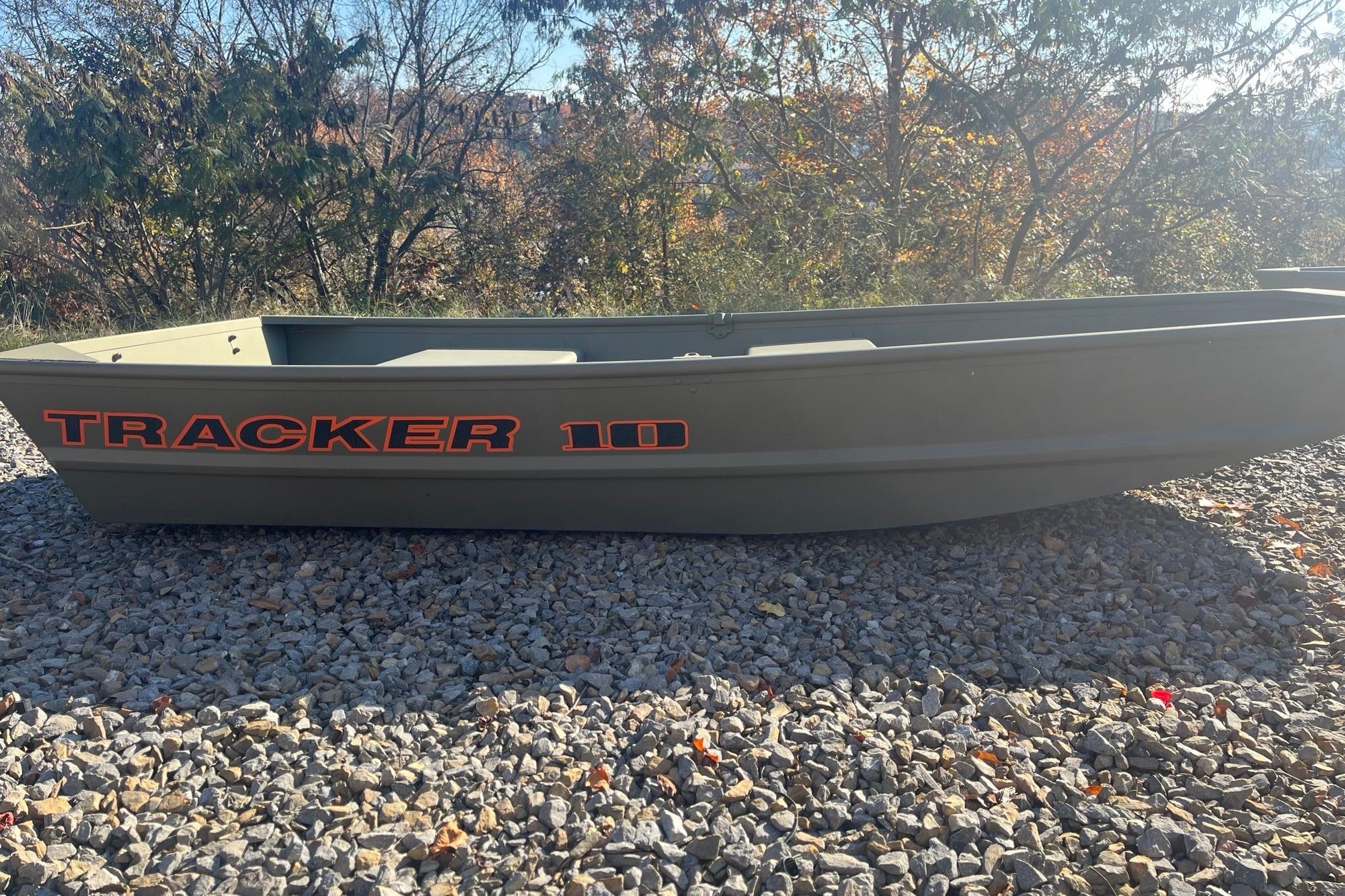 2025 Tracker Grizzly 10 Jon
