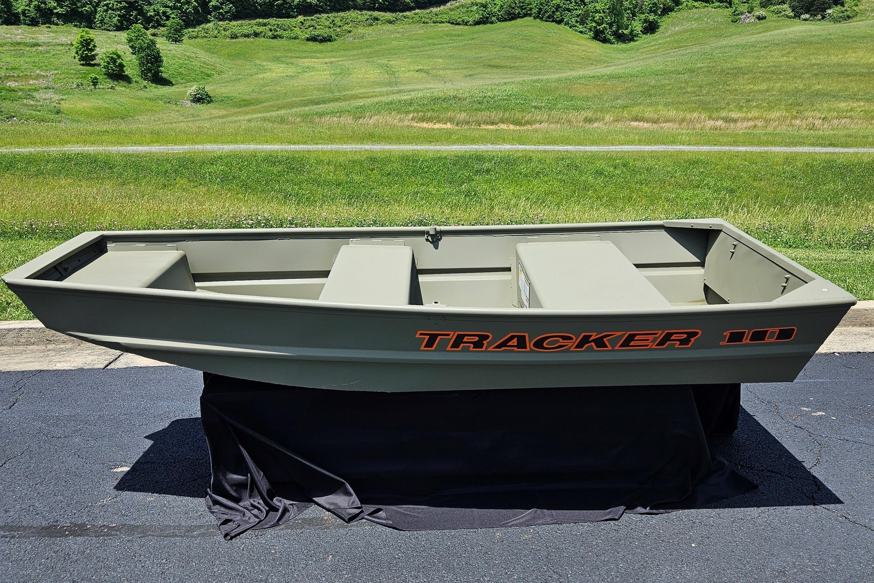 2025 Tracker Grizzly 10 Jon