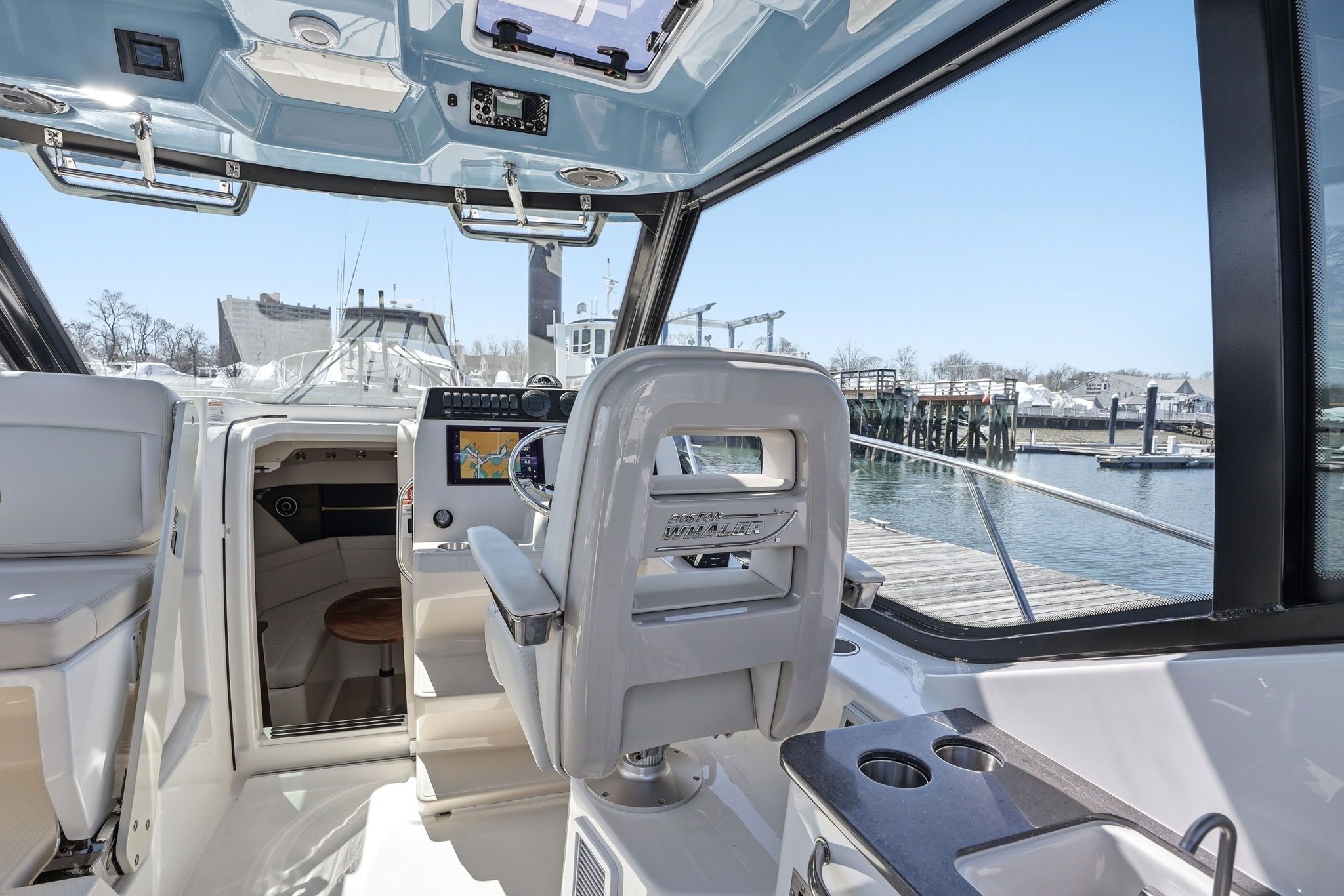 2026 Boston Whaler 325 Conquest - 16