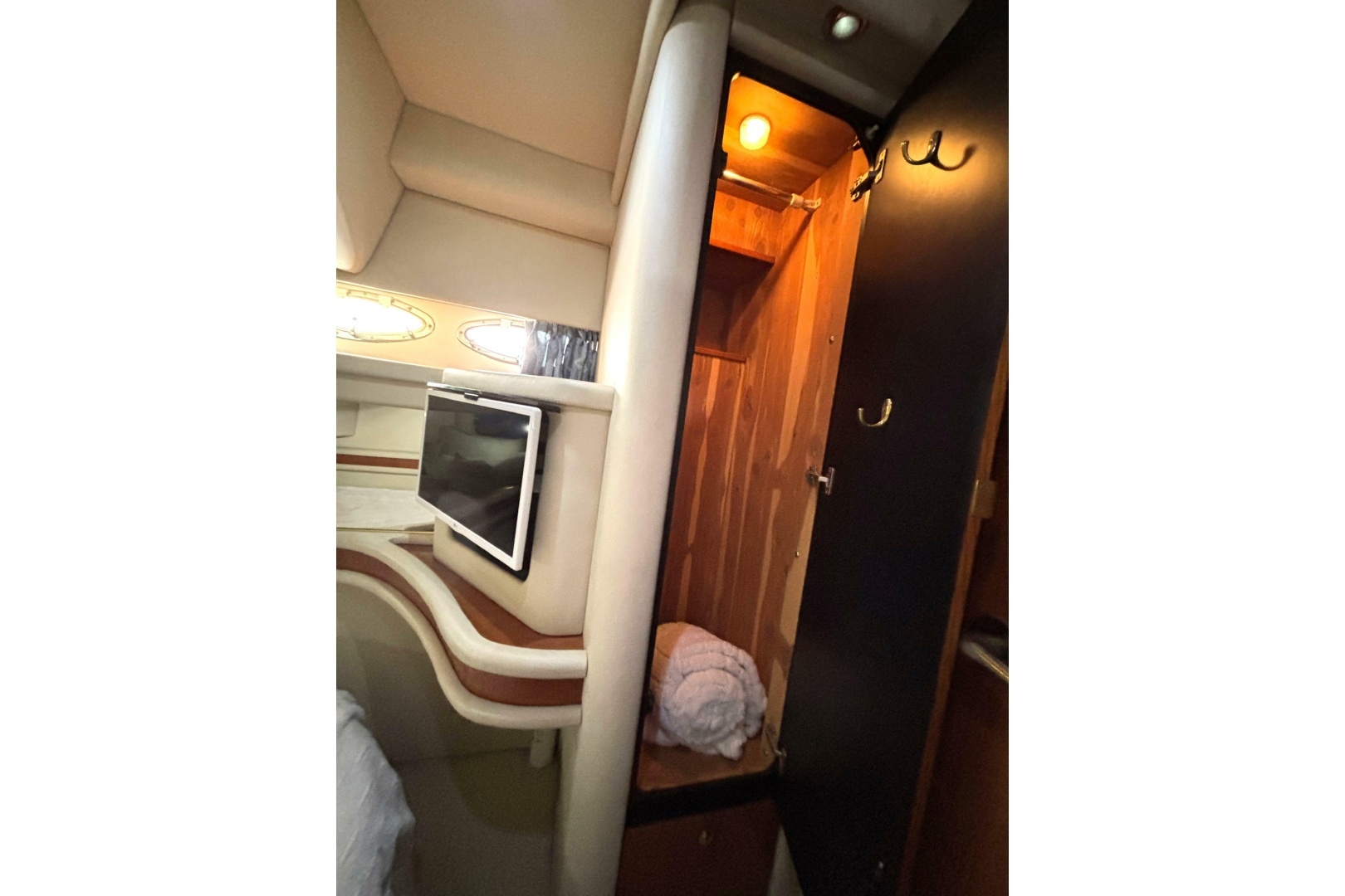 1999 Sea Ray 480 Sedan Bridge - Image 55