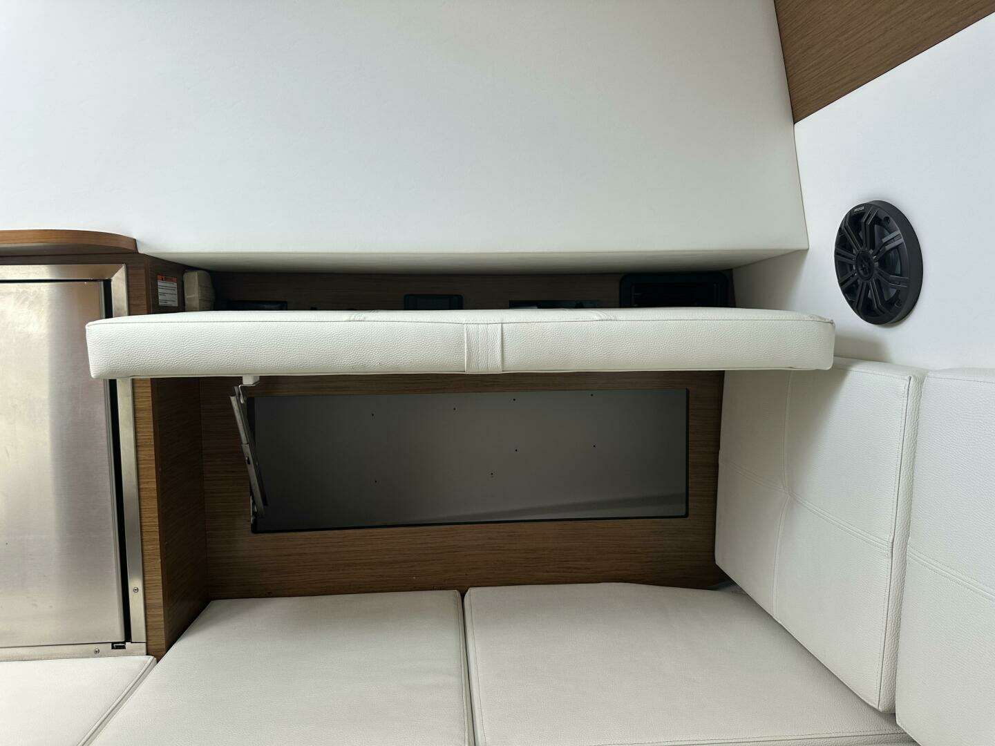 2019 Cruisers Yachts 338 Outboard - Image 31