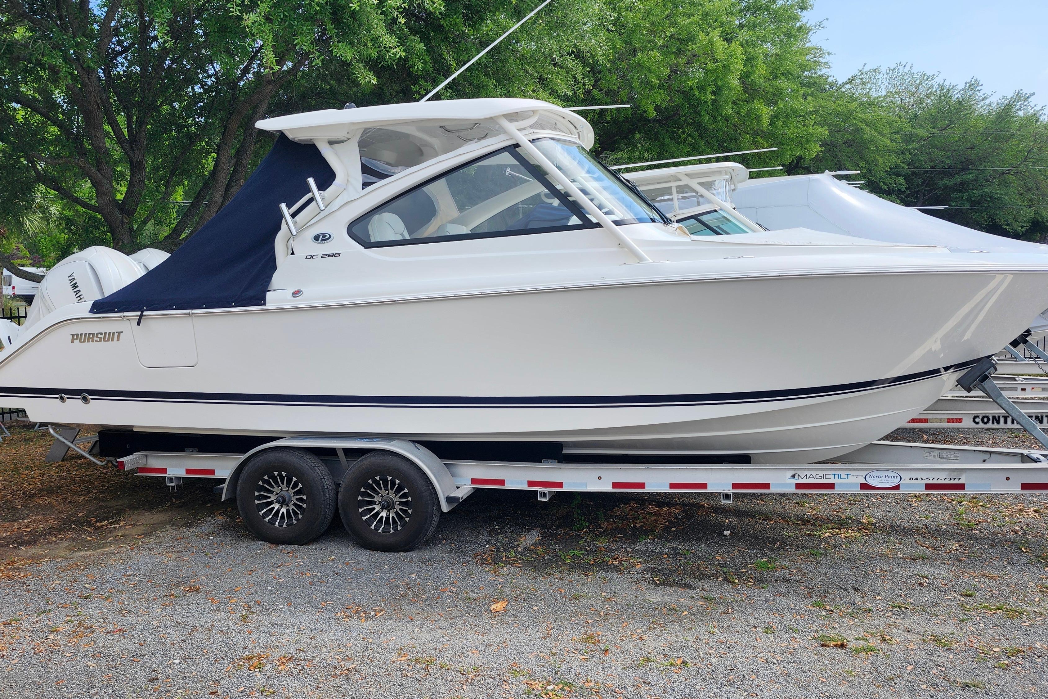 2026 Pursuit DC 286 Dual Console