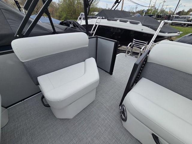 2026 Crest Conquest SE 220 Cruise 2-Tube W/115Hp And Trailer - 13