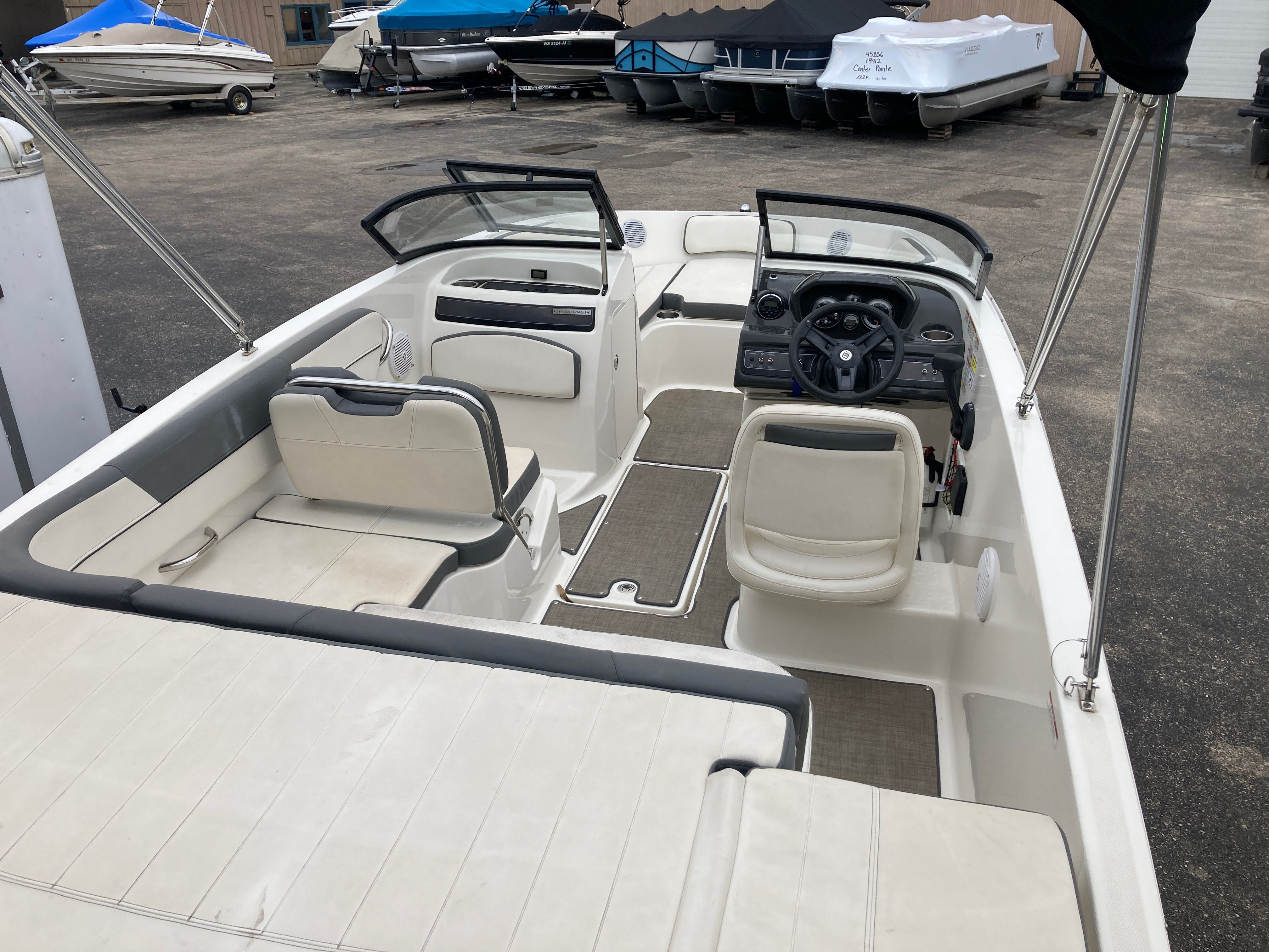 2017 Bayliner VR5 - 10