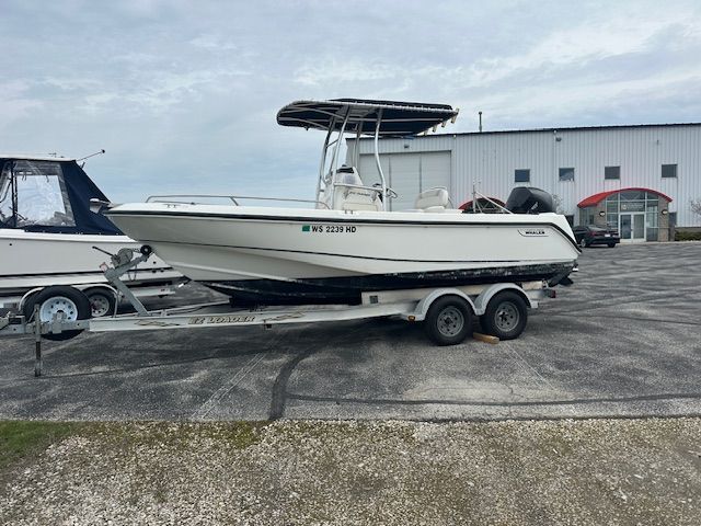 2004 Boston Whaler Outrage