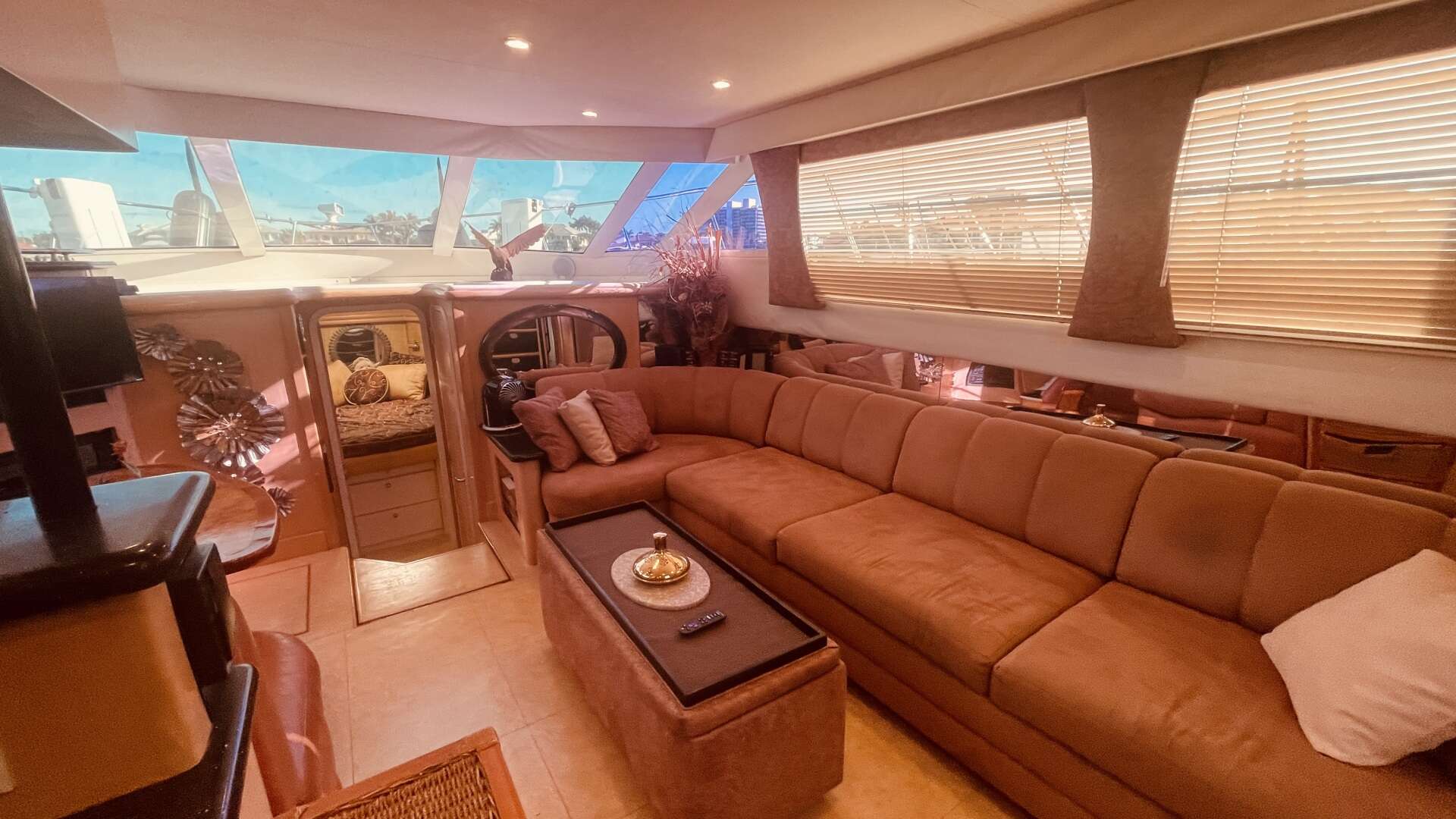1997 CARVER YACHTS 500 COCKPIT MY - Image 17