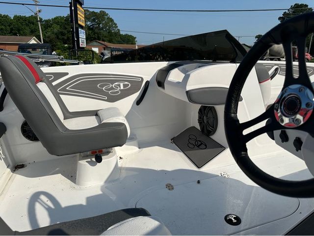 2024 Tahoe TAHOE 21 W/150 HP - 20