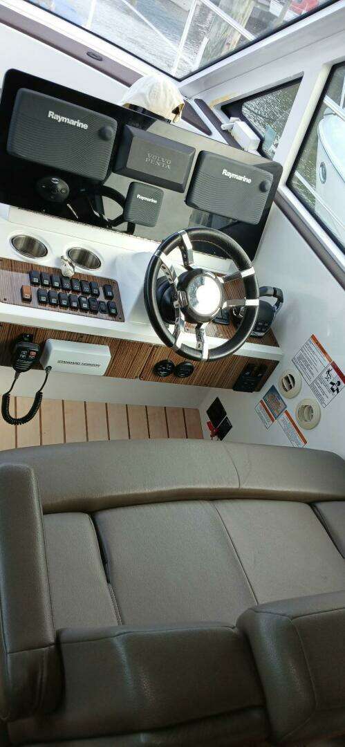2014 Cruisers Yachts — - Image 19
