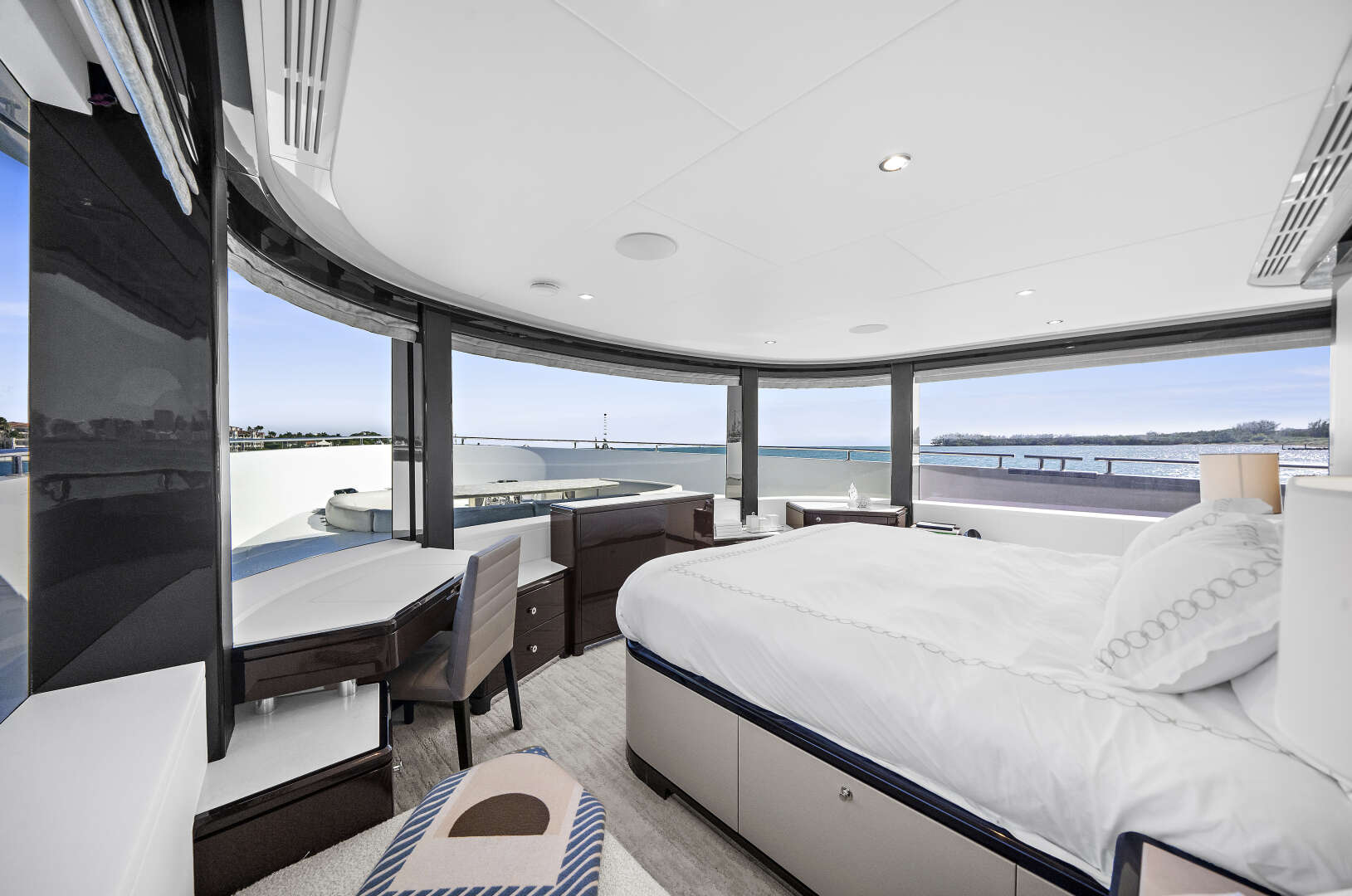 2024 Ocean Alexander 32L - Image 51