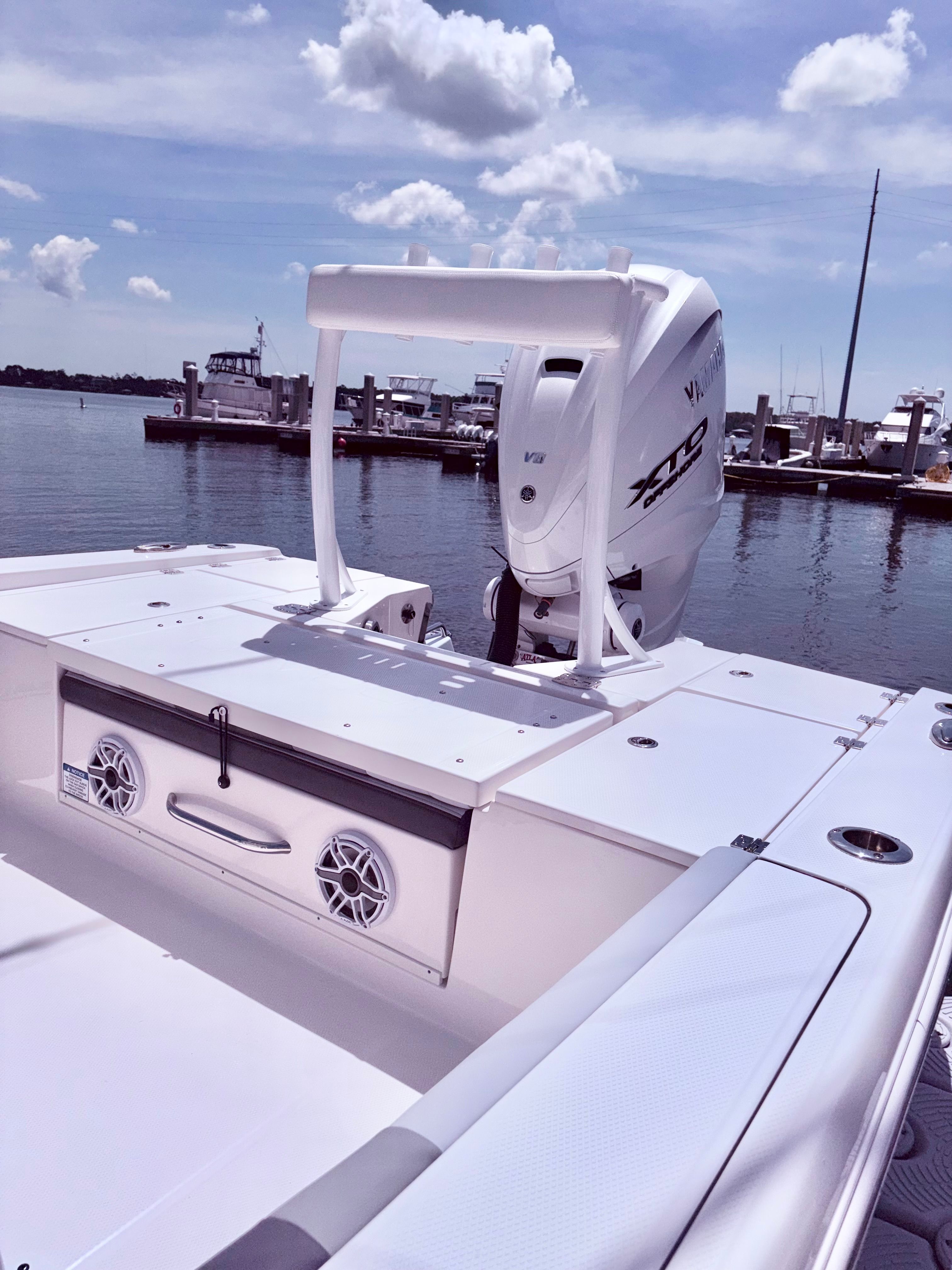 2025 Robalo 266 Cayman boat at the waterfront dock.