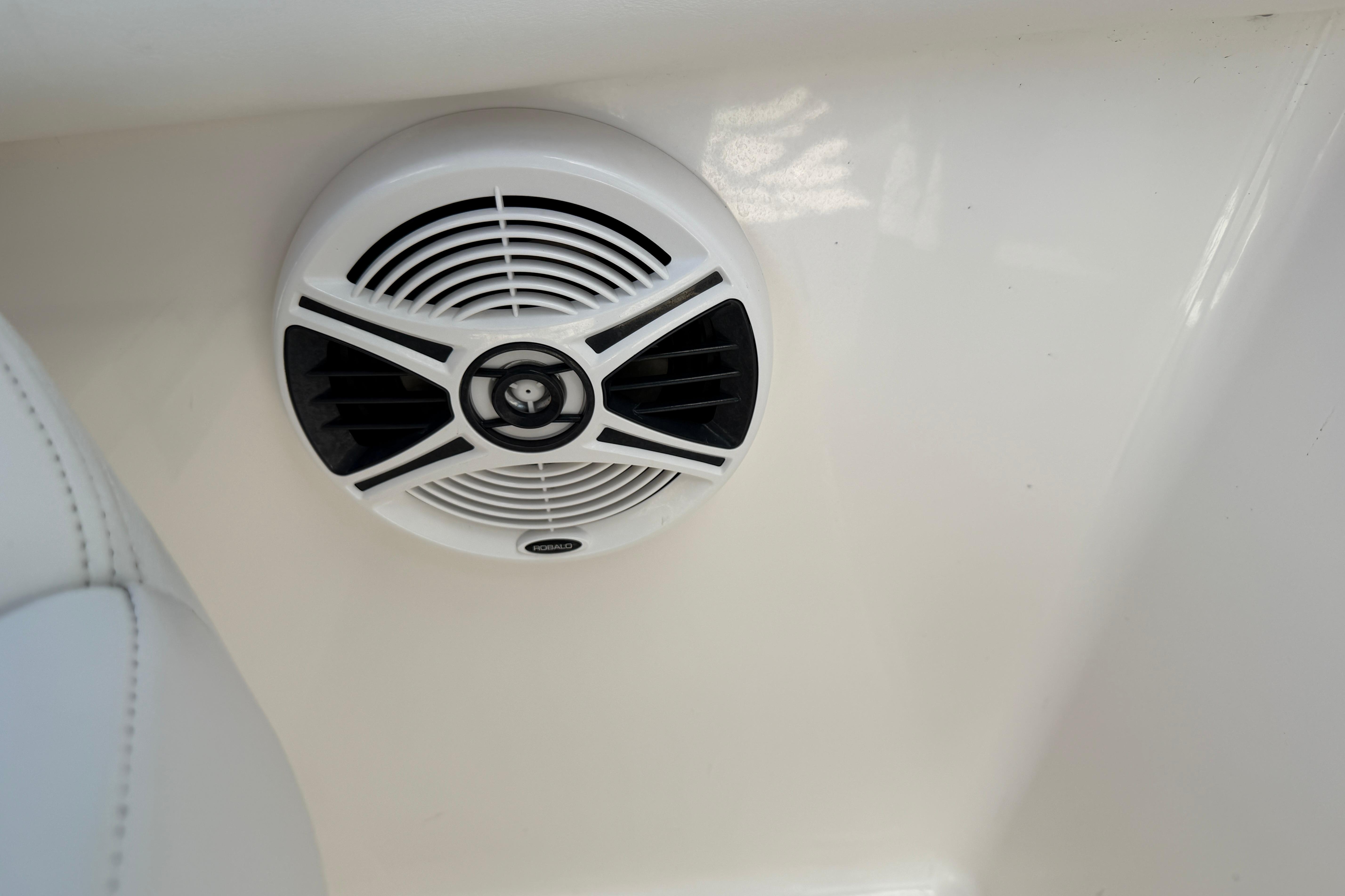Speaker on a 2015 Robalo R227 Dual Console boat interior.