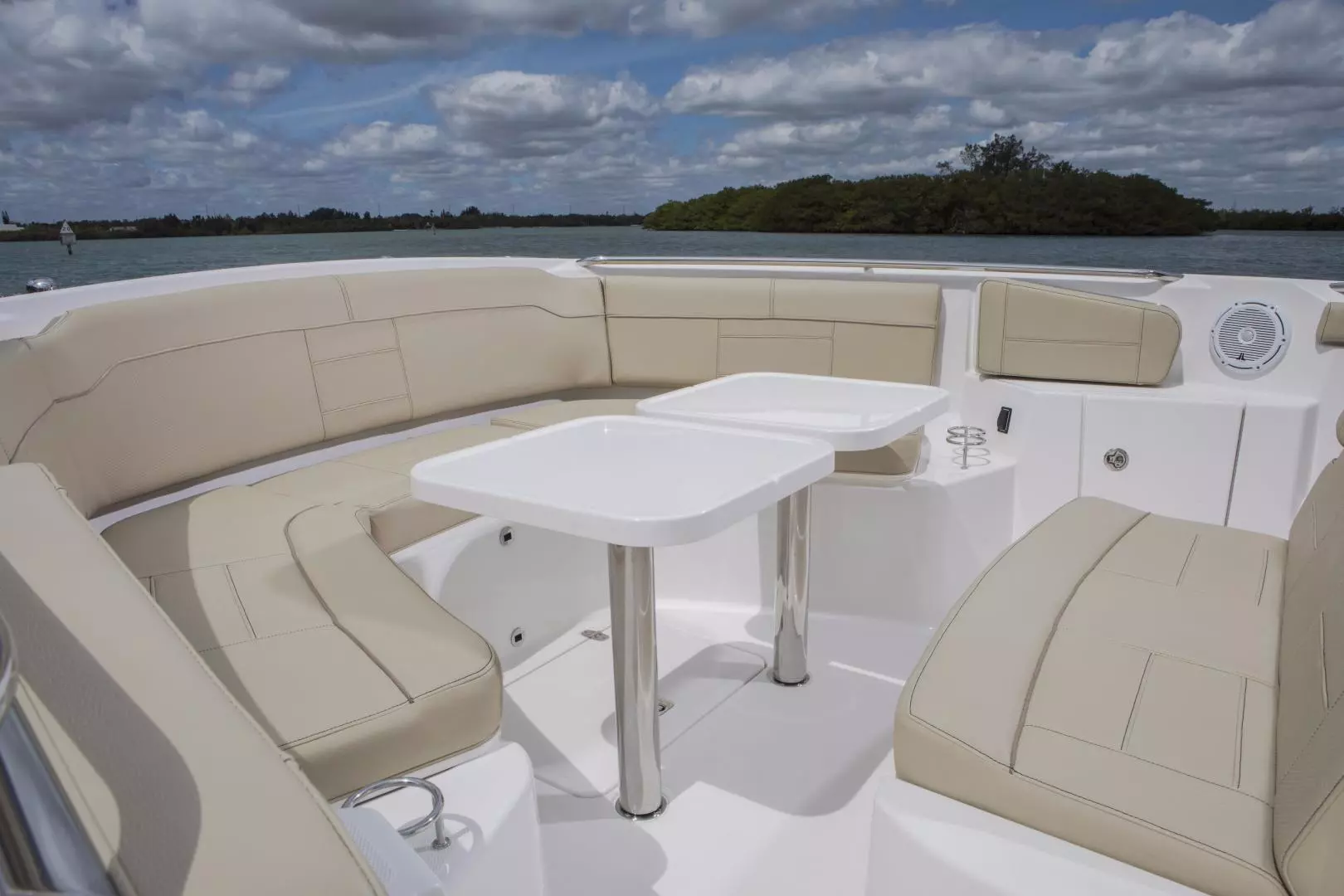 2021 Pursuit S328 - Image 6